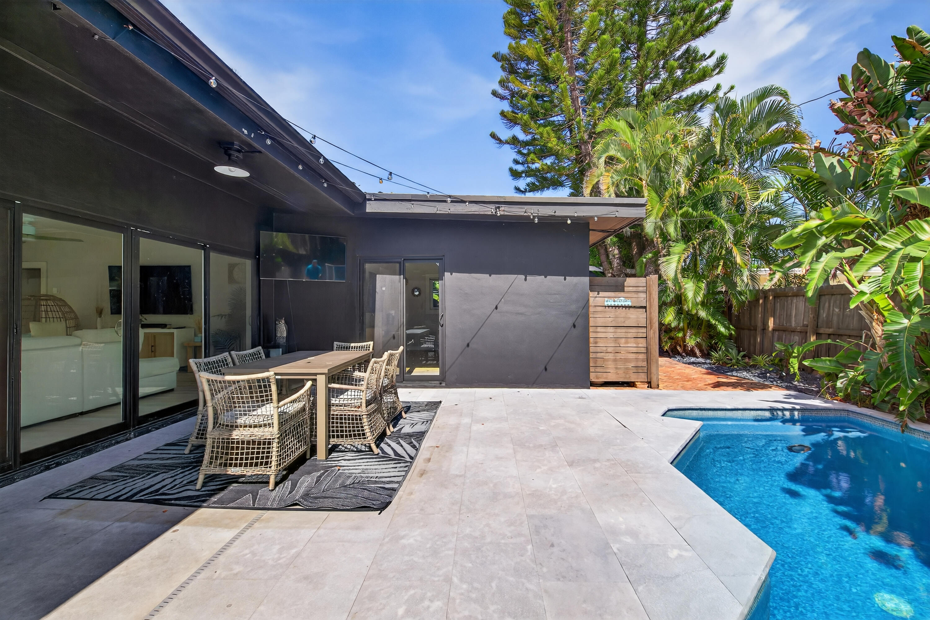 2112 Manatee Fort Lauderdale, FL 33316