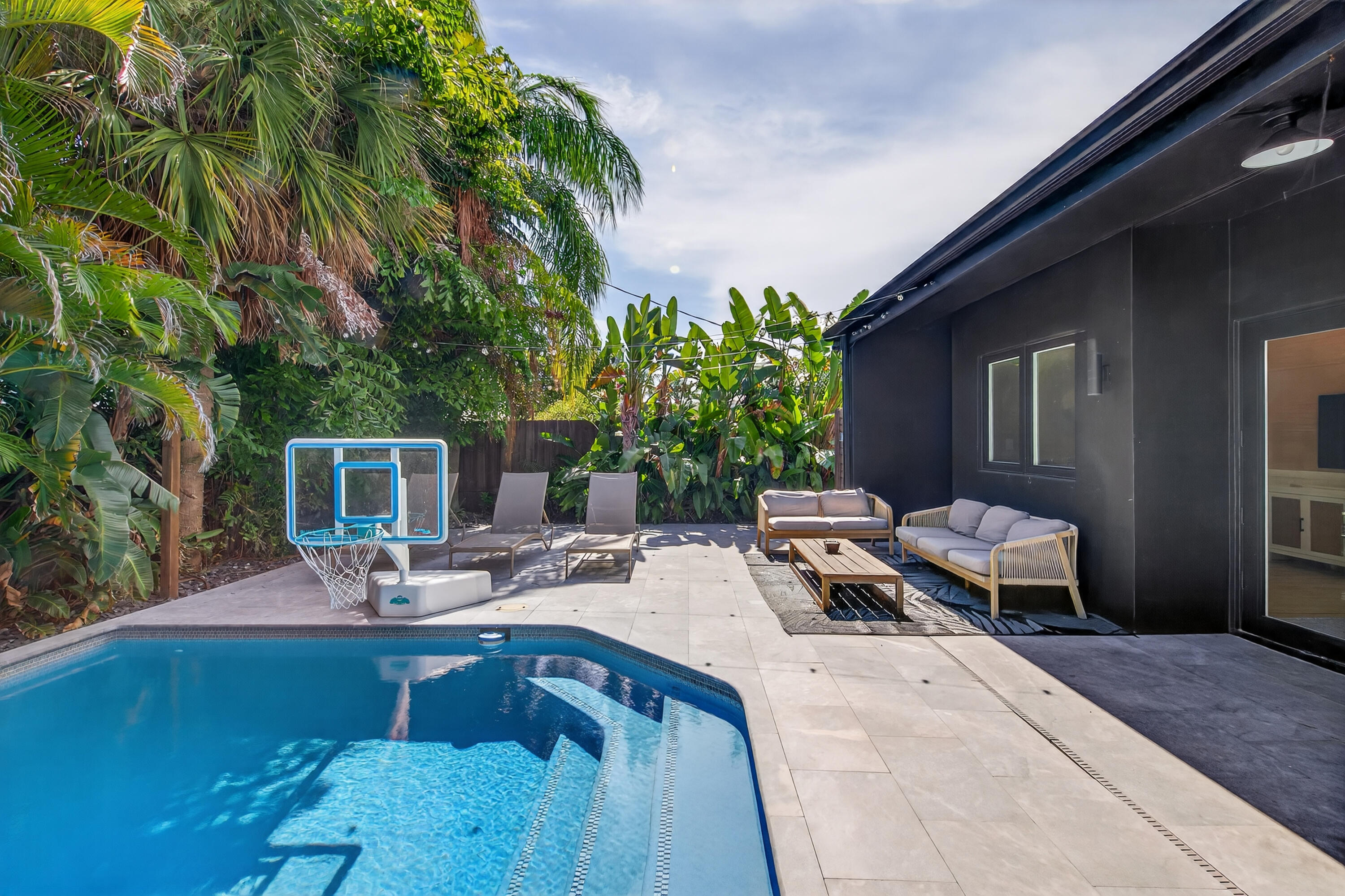 2112 Manatee Fort Lauderdale, FL 33316