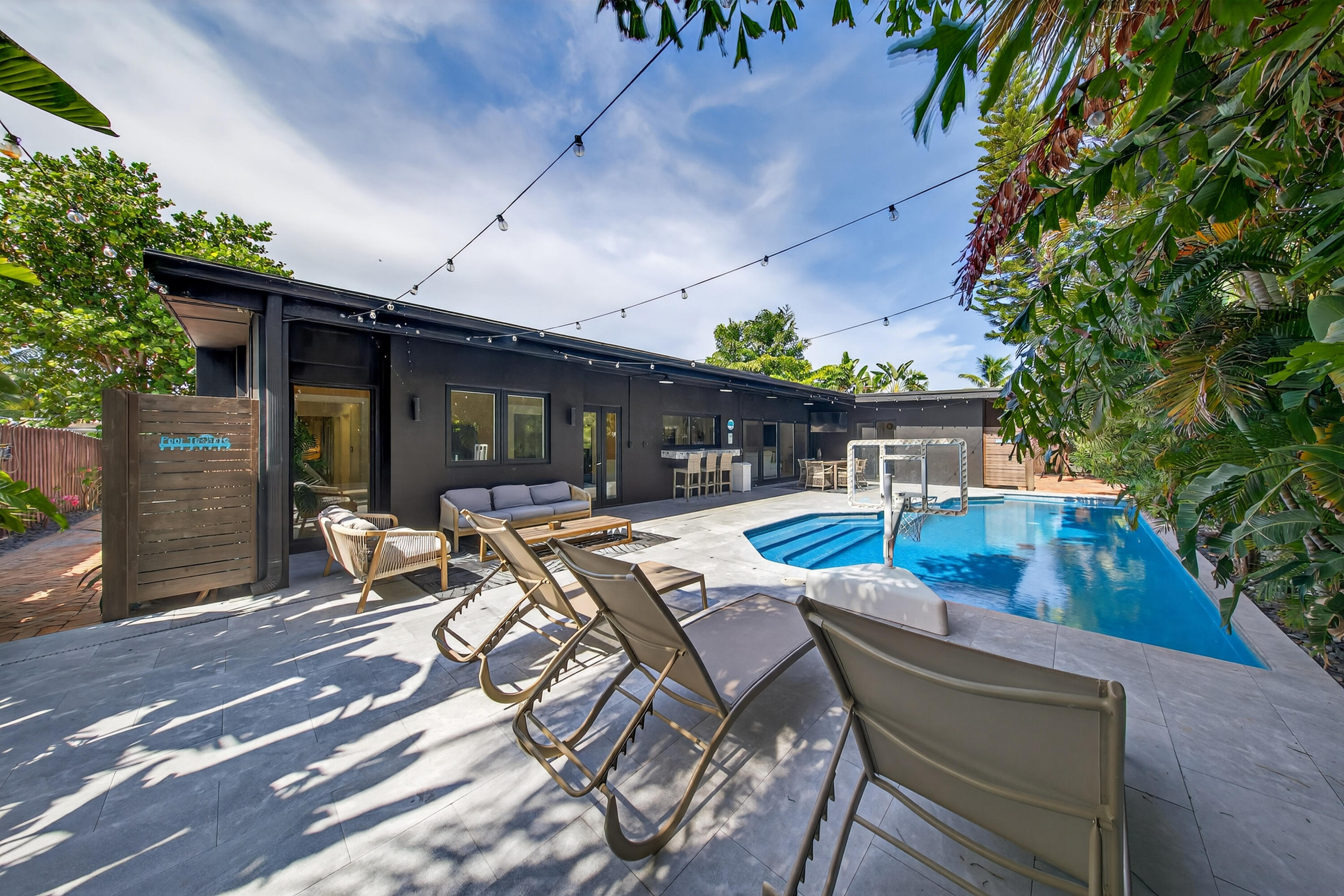 2112 Manatee Fort Lauderdale, FL 33316