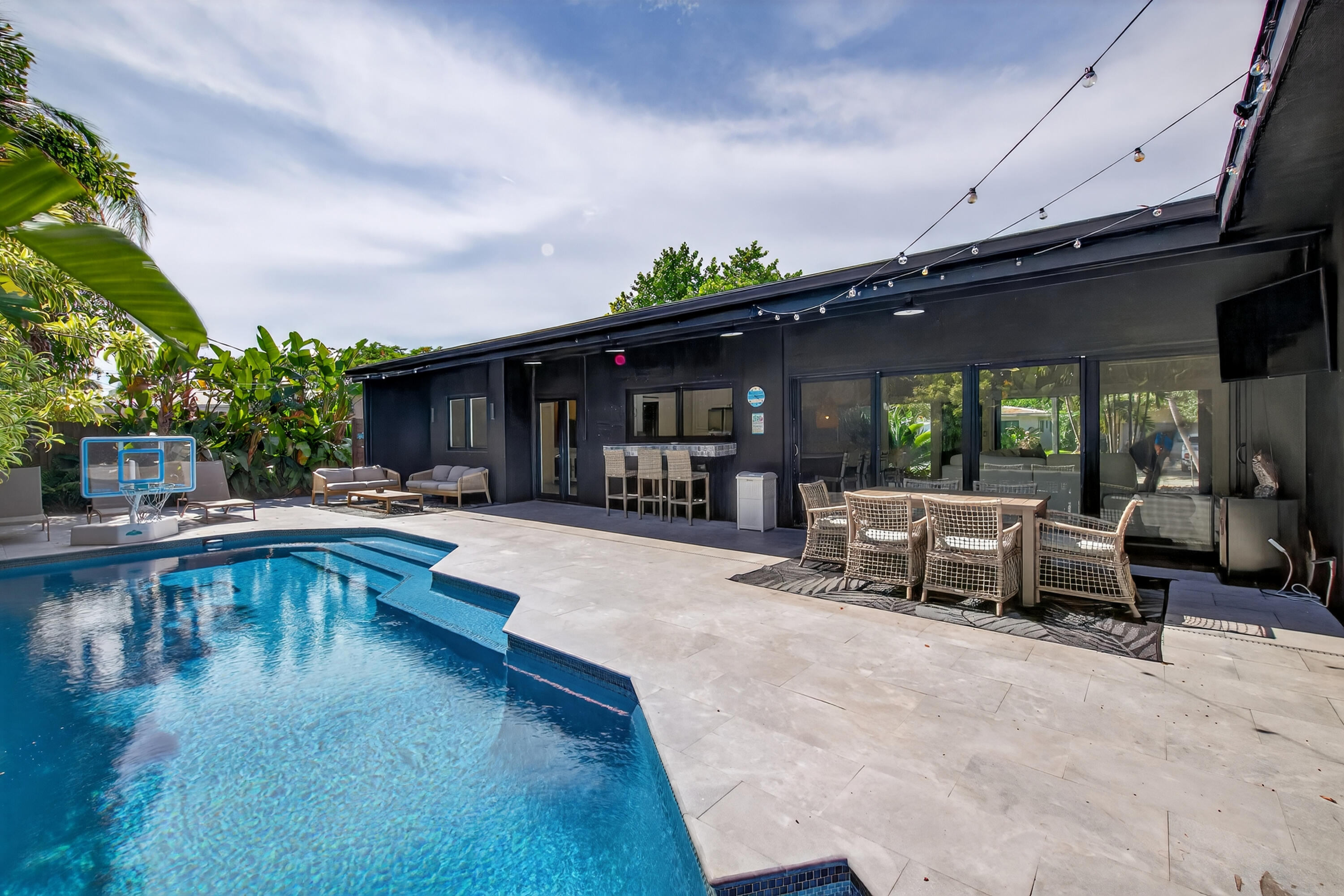 2112 Manatee Fort Lauderdale, FL 33316