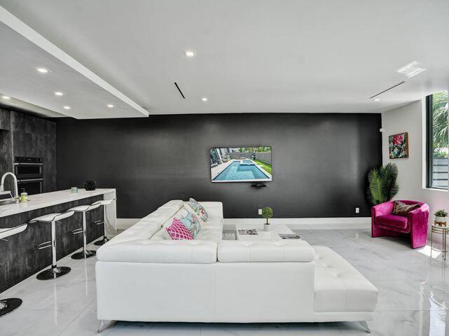 2514 NE 21st #A Fort Lauderdale, FL 33305