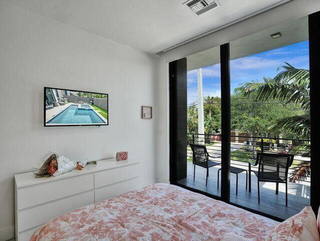 2514 NE 21st #A Fort Lauderdale, FL 33305