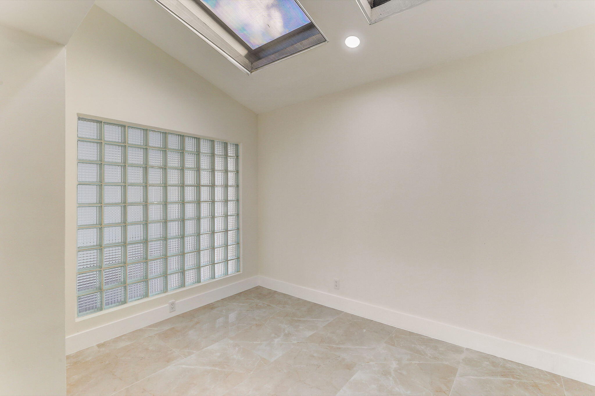 5591 NE 29th Fort Lauderdale, FL 33308