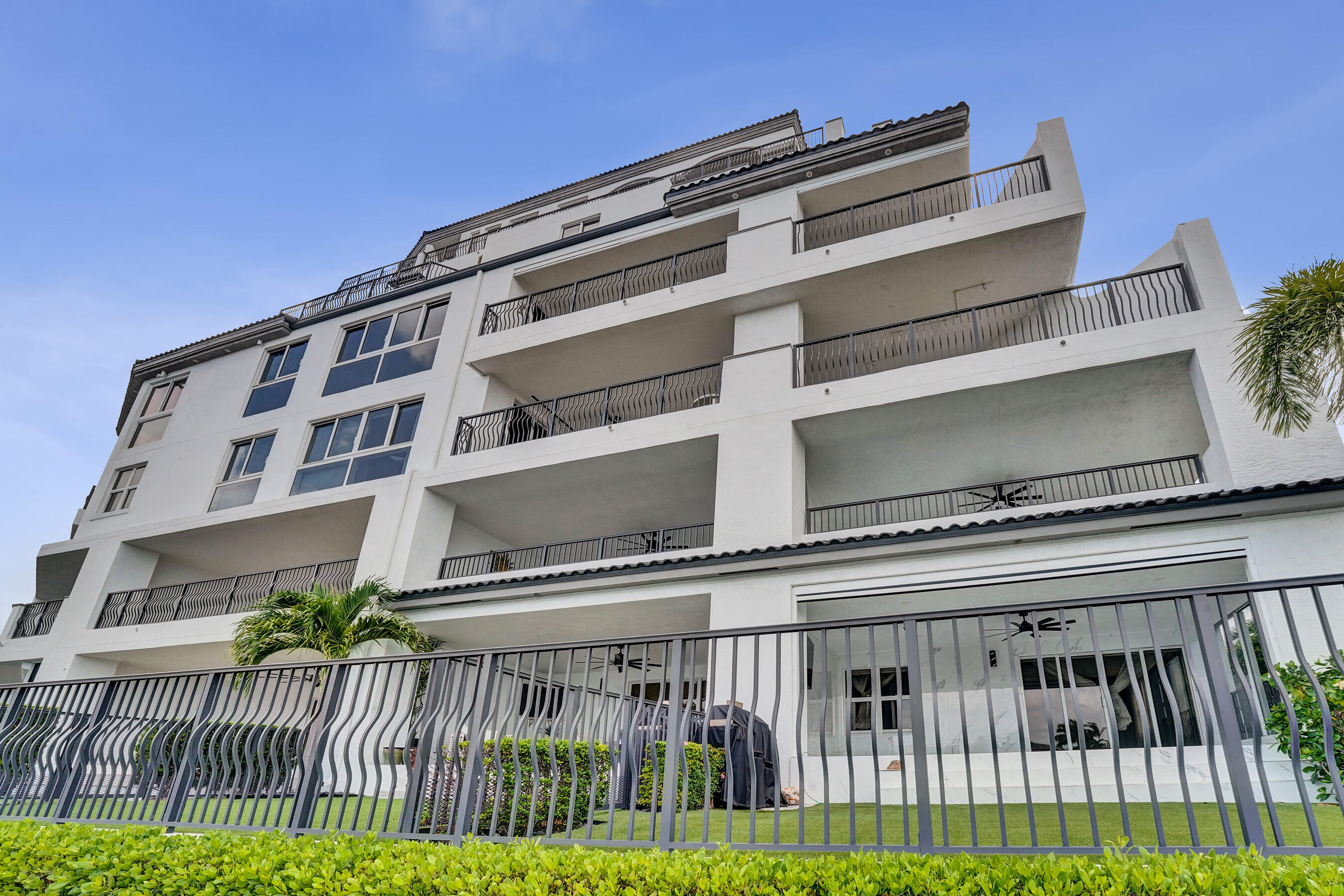 615 Bayshore #402