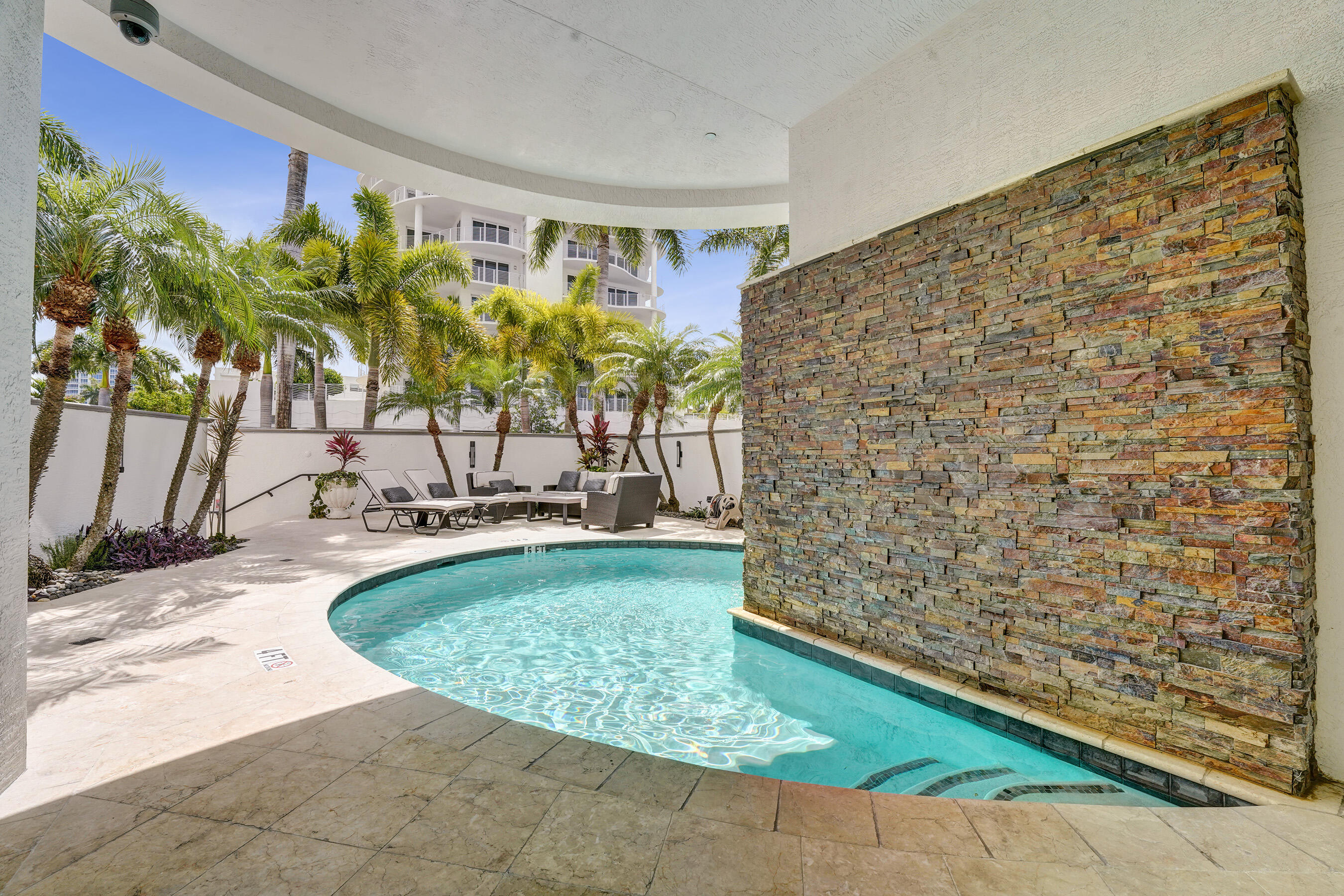 615 Bayshore #402 Fort Lauderdale, FL 33304