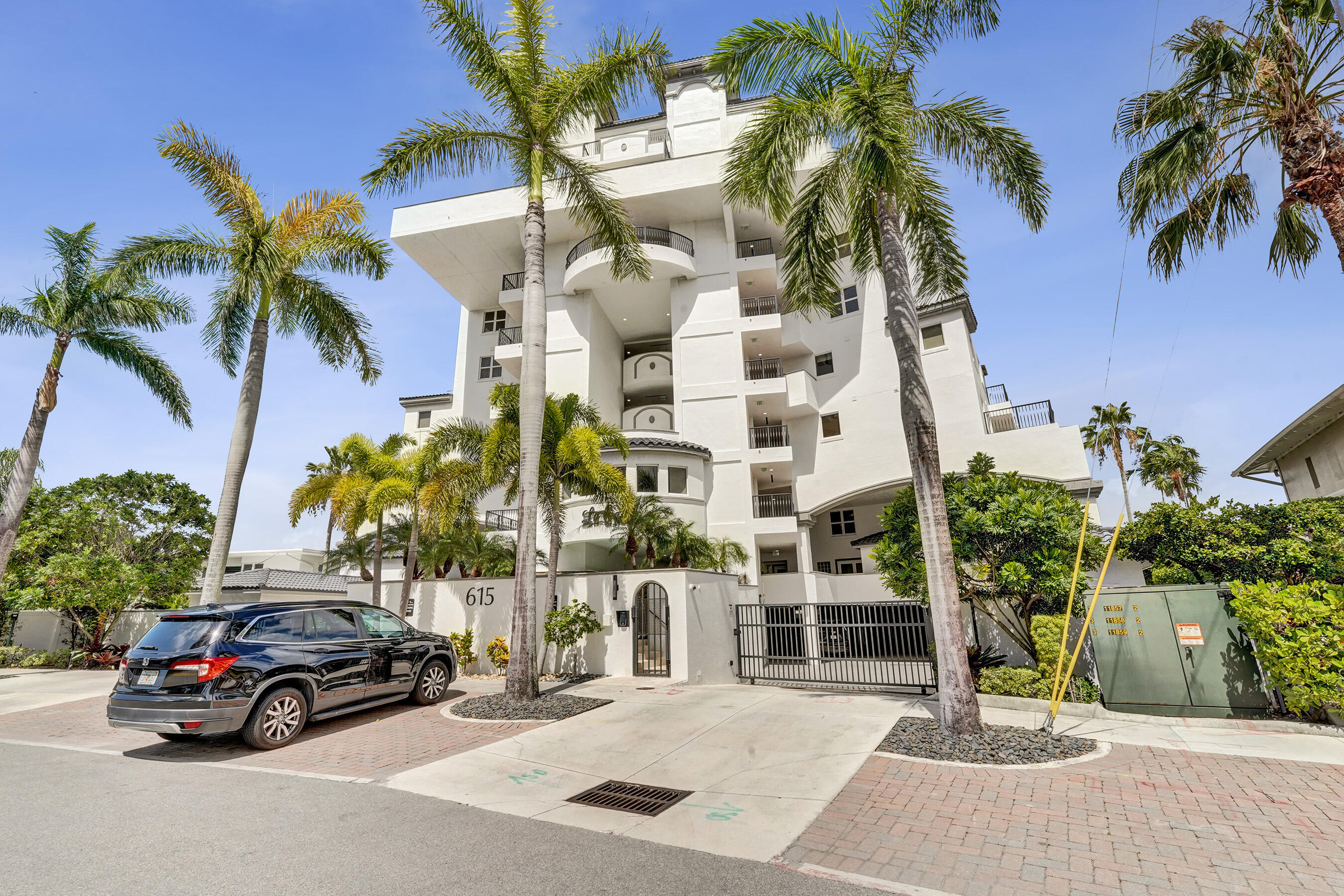 615 Bayshore #402 Fort Lauderdale, FL 33304