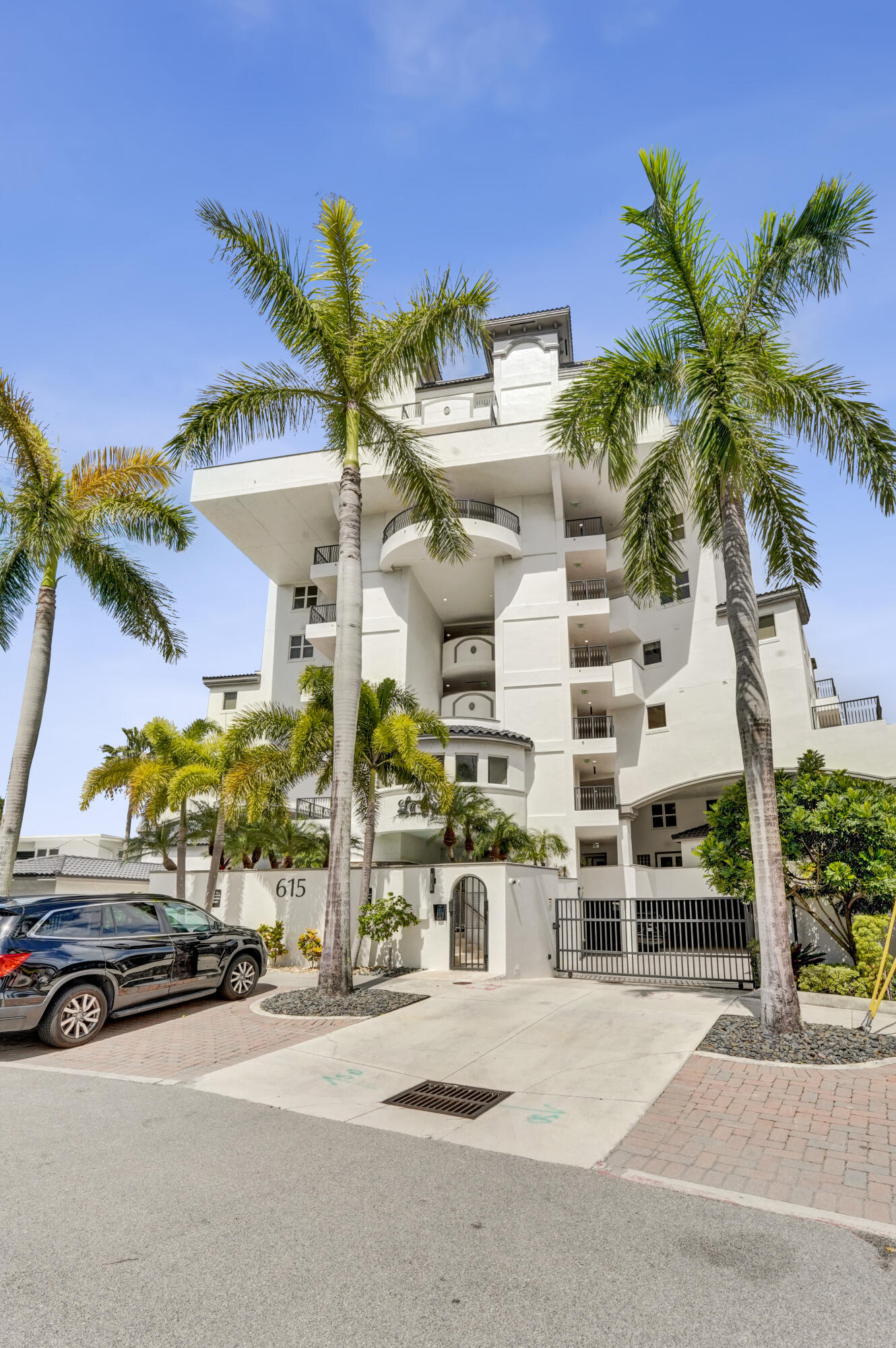 615 Bayshore #402 Fort Lauderdale, FL 33304