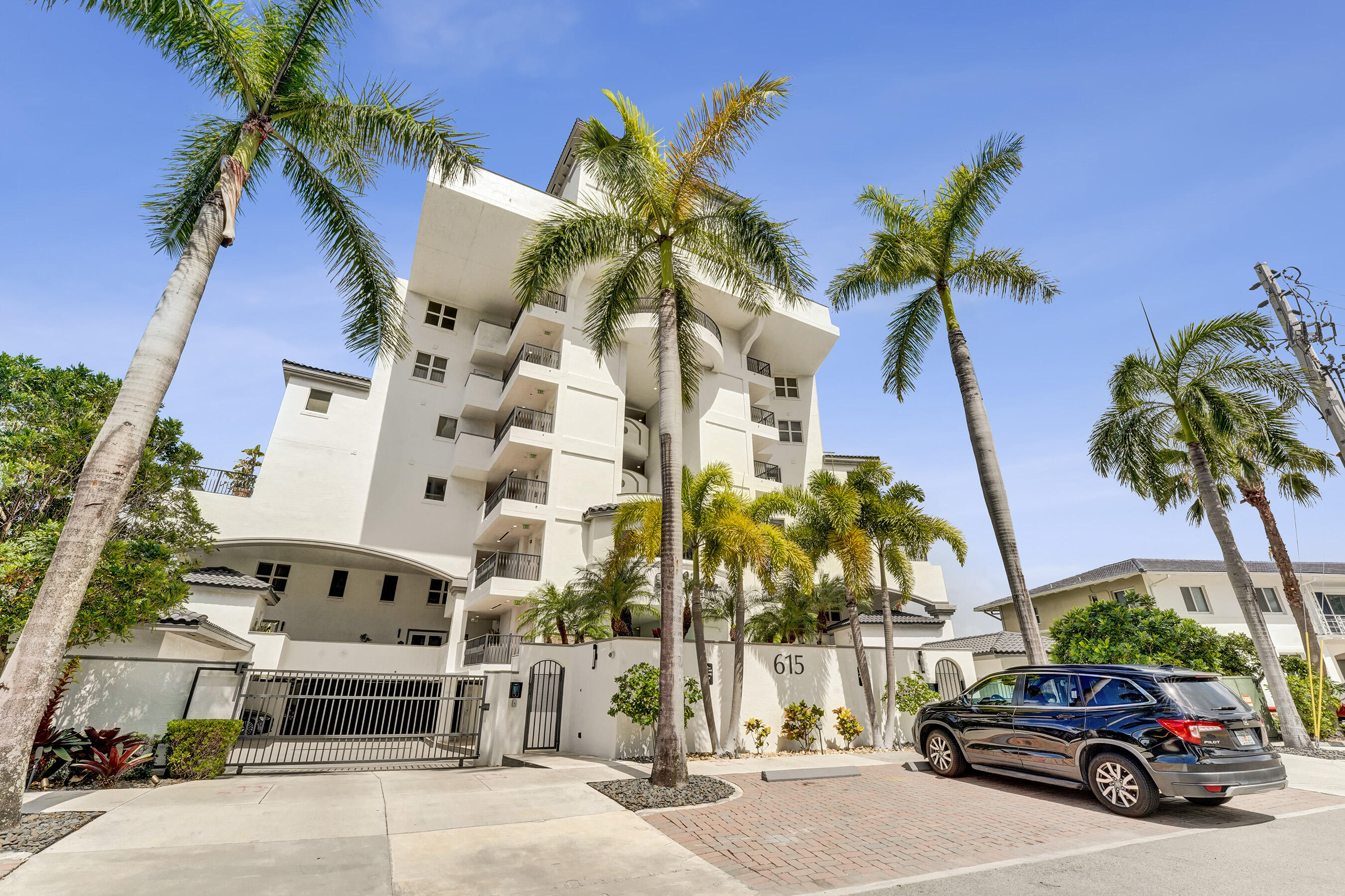 615 Bayshore #402 Fort Lauderdale, FL 33304