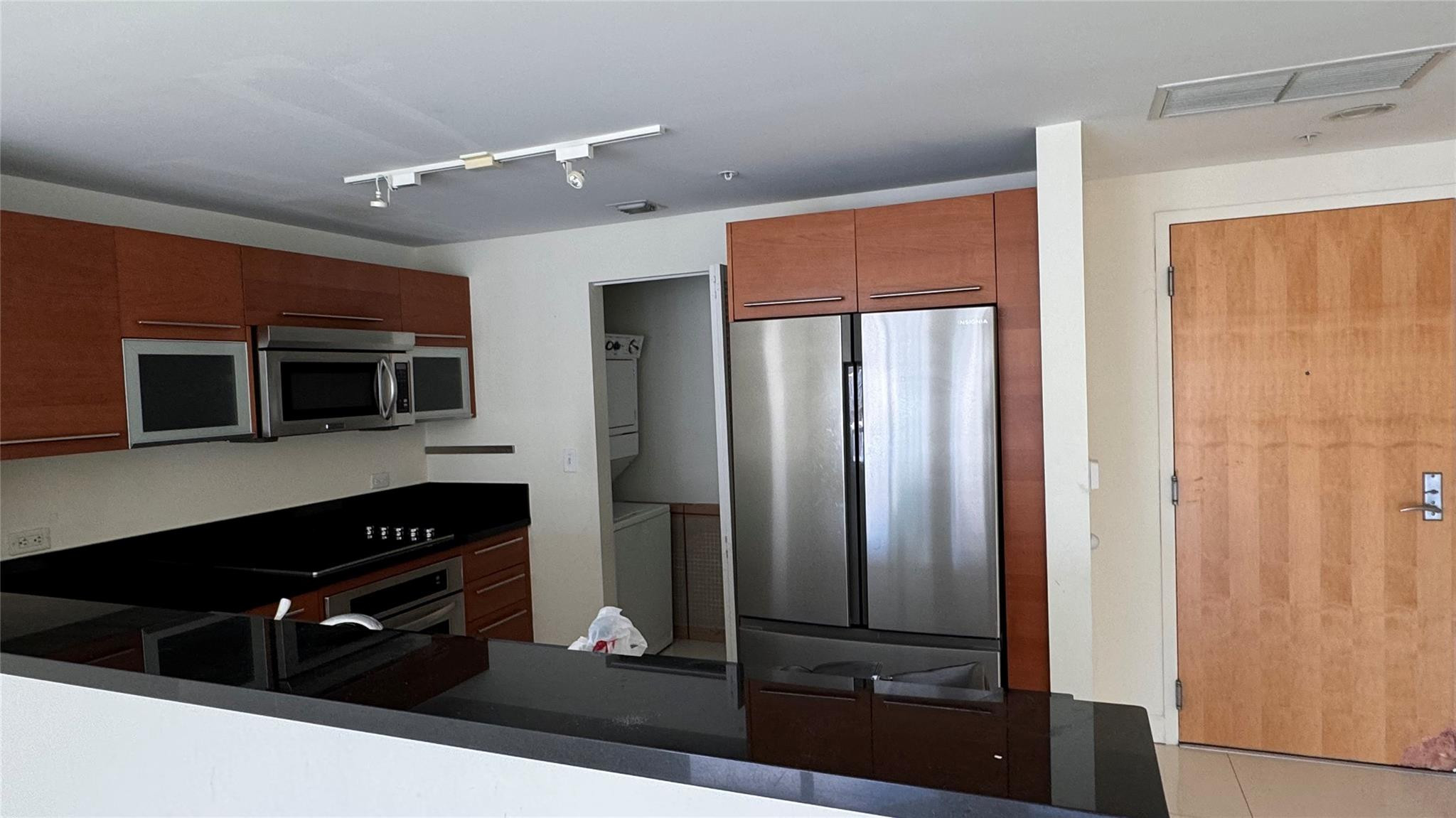253 NE 2nd #3208 Miami, FL 33132