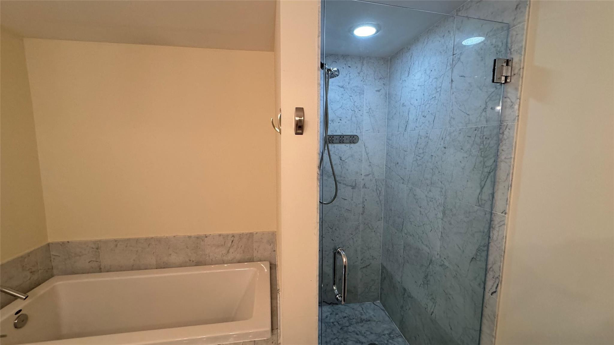 253 NE 2nd #3208 Miami, FL 33132