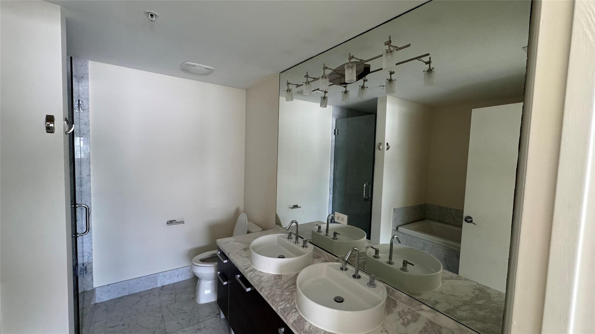 253 NE 2nd #3208 Miami, FL 33132