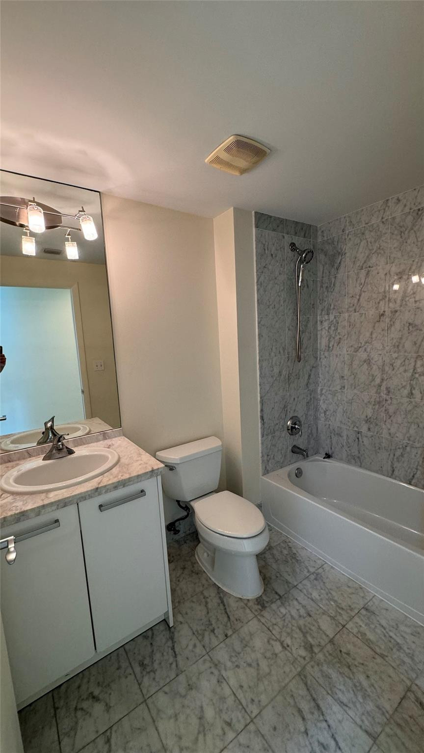 253 NE 2nd #3208 Miami, FL 33132