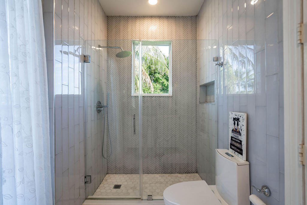 2530 NE 31st Lighthouse Point, FL 33064