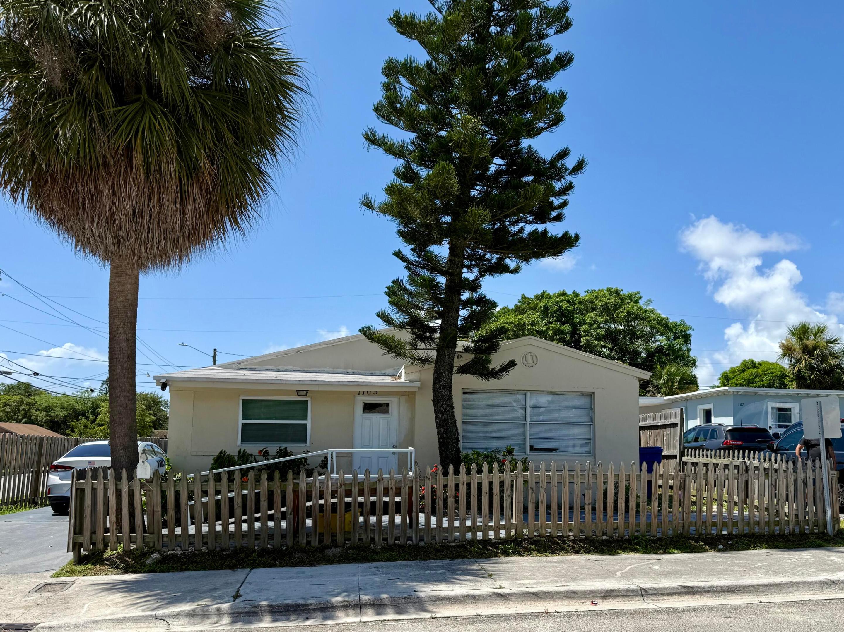1105 W 34th