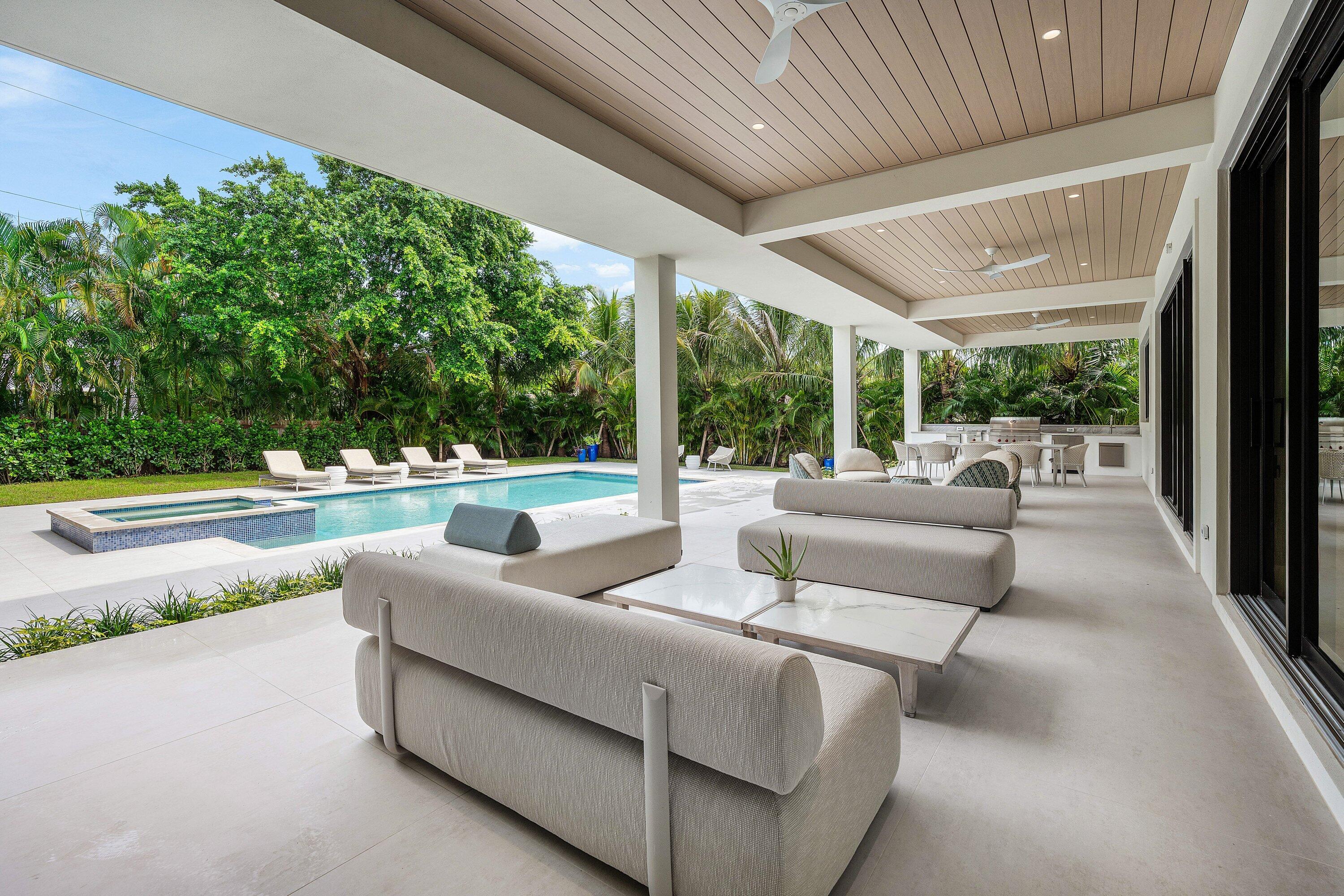 145 Alhambra Pl West Palm Beach, FL 33405