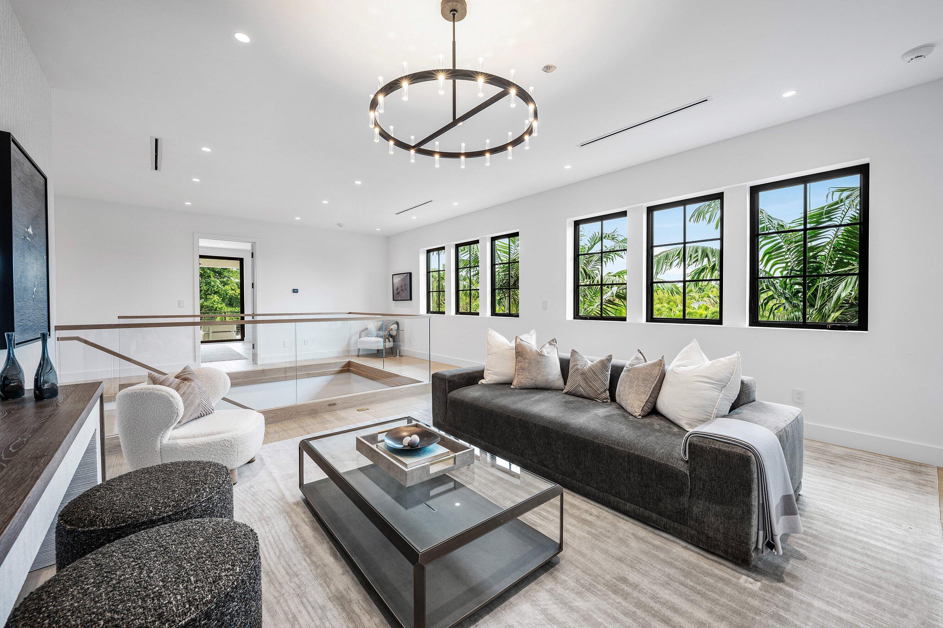 145 Alhambra Pl West Palm Beach, FL 33405