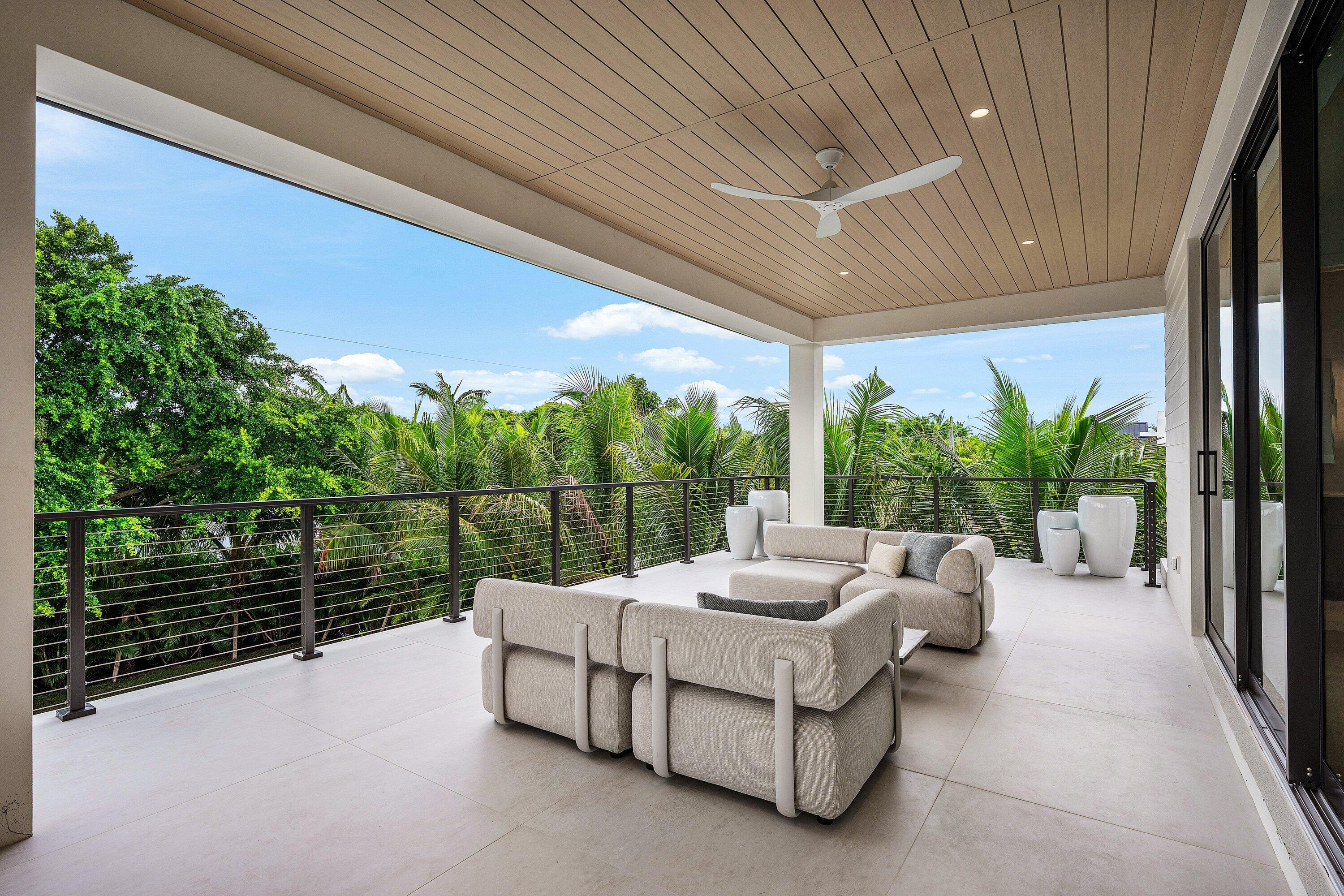 145 Alhambra Pl West Palm Beach, FL 33405