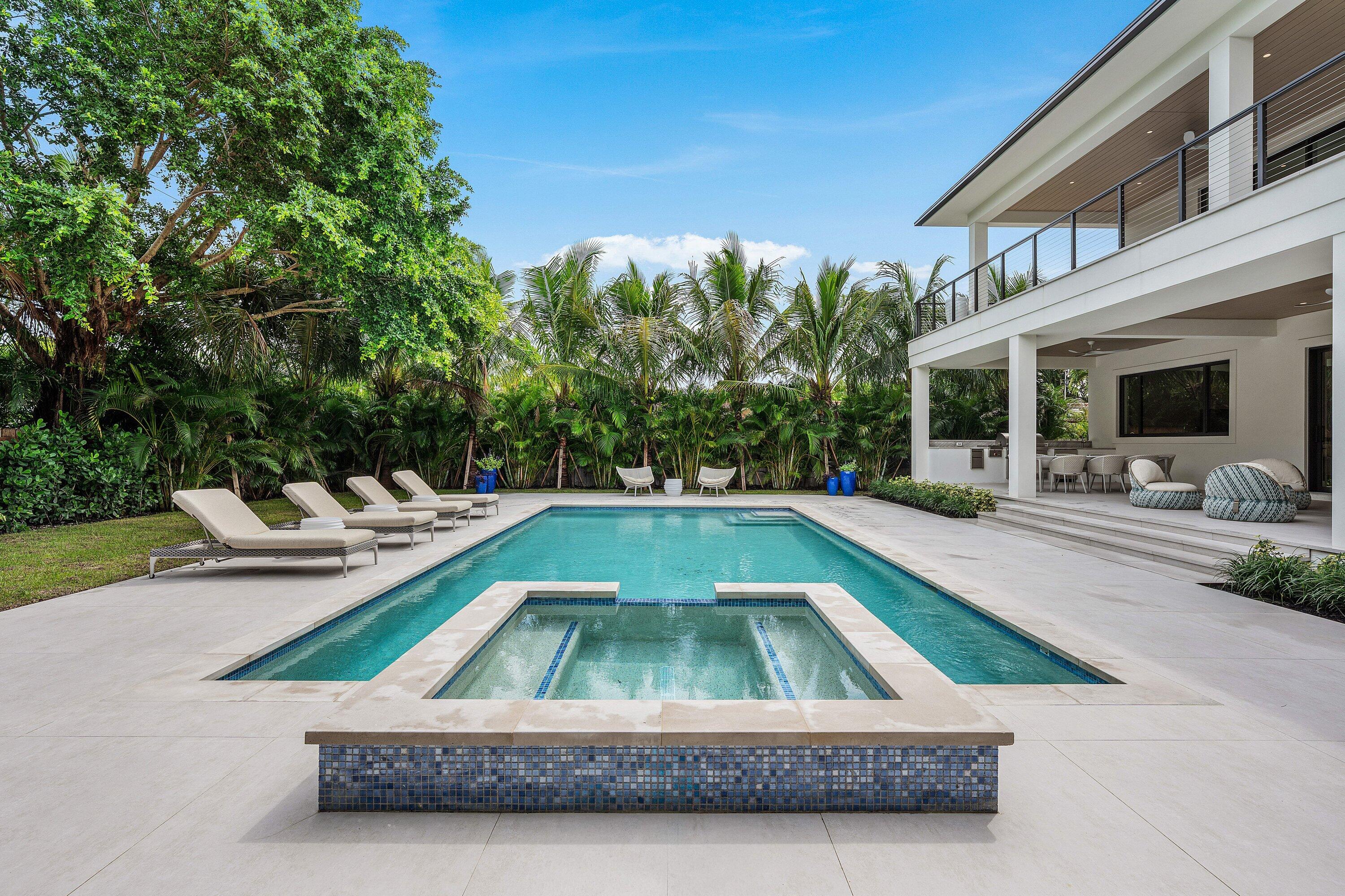 145 Alhambra Pl West Palm Beach, FL 33405