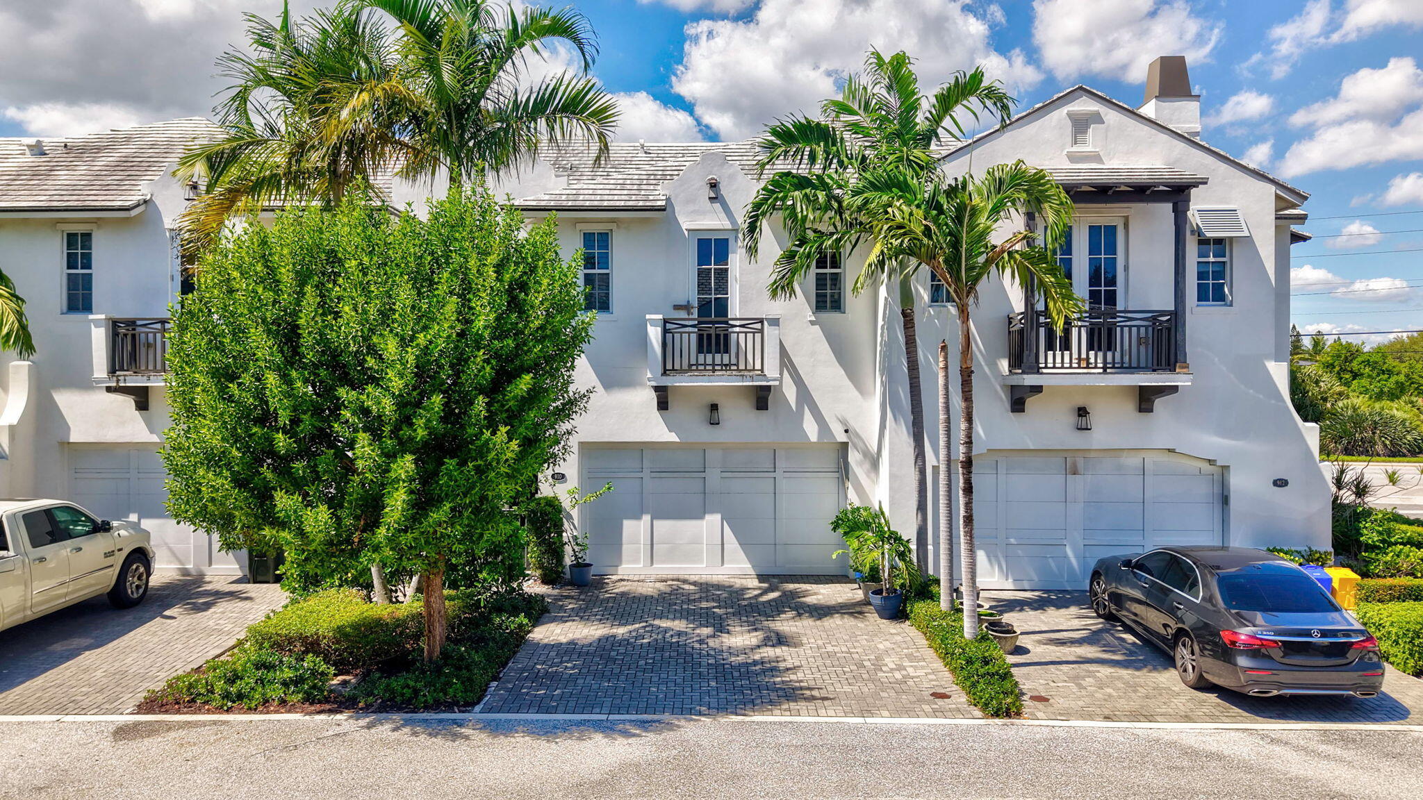 910 Hamilton Ln
