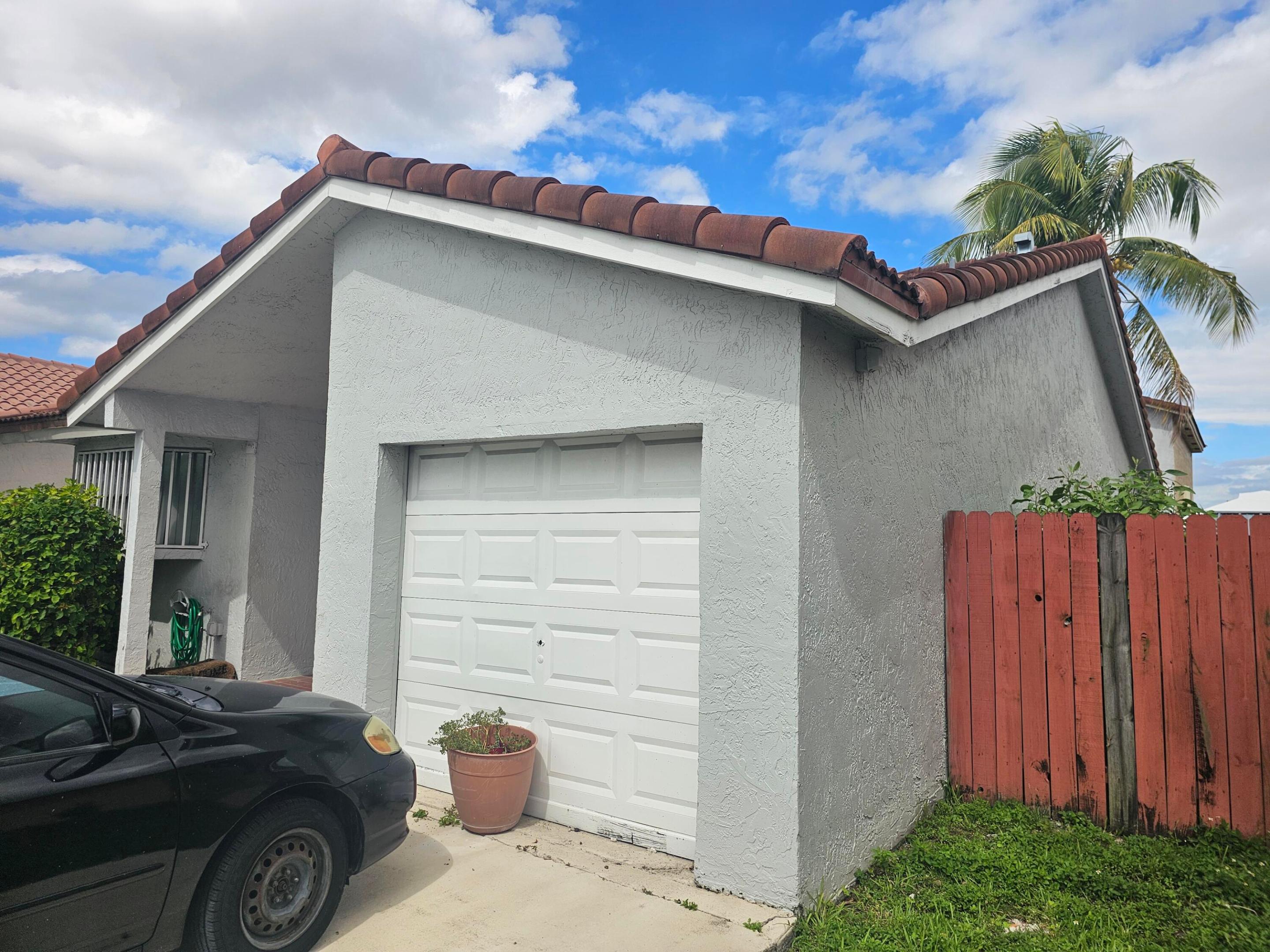 9919 NW 122nd St Hialeah Gardens, FL 33018