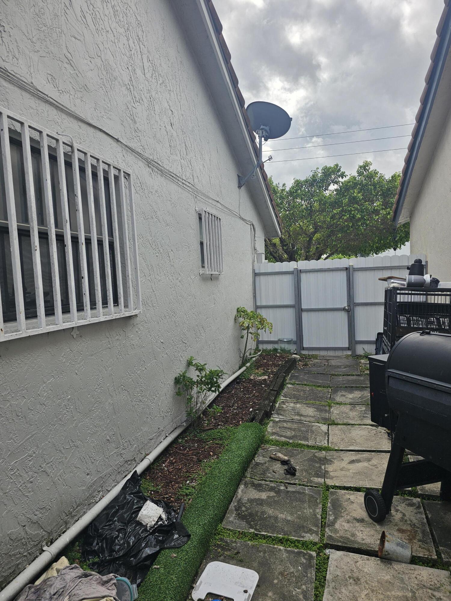 9919 NW 122nd St Hialeah Gardens, FL 33018
