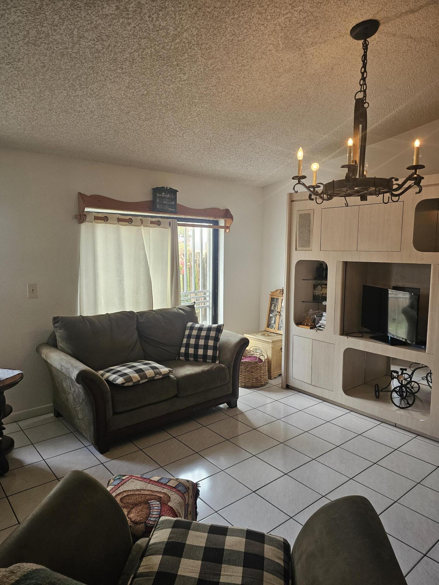 9919 NW 122nd St Hialeah Gardens, FL 33018