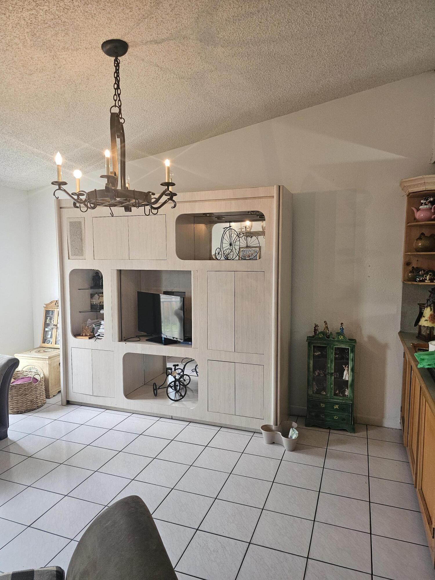 9919 NW 122nd St Hialeah Gardens, FL 33018