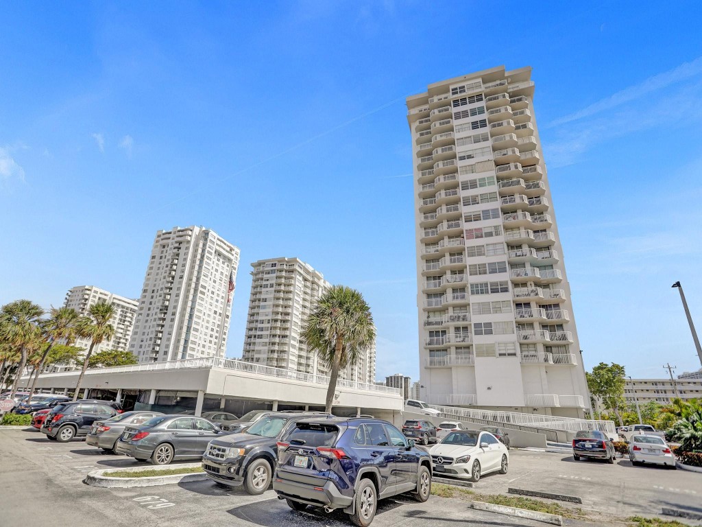 image Del Prado Condo53