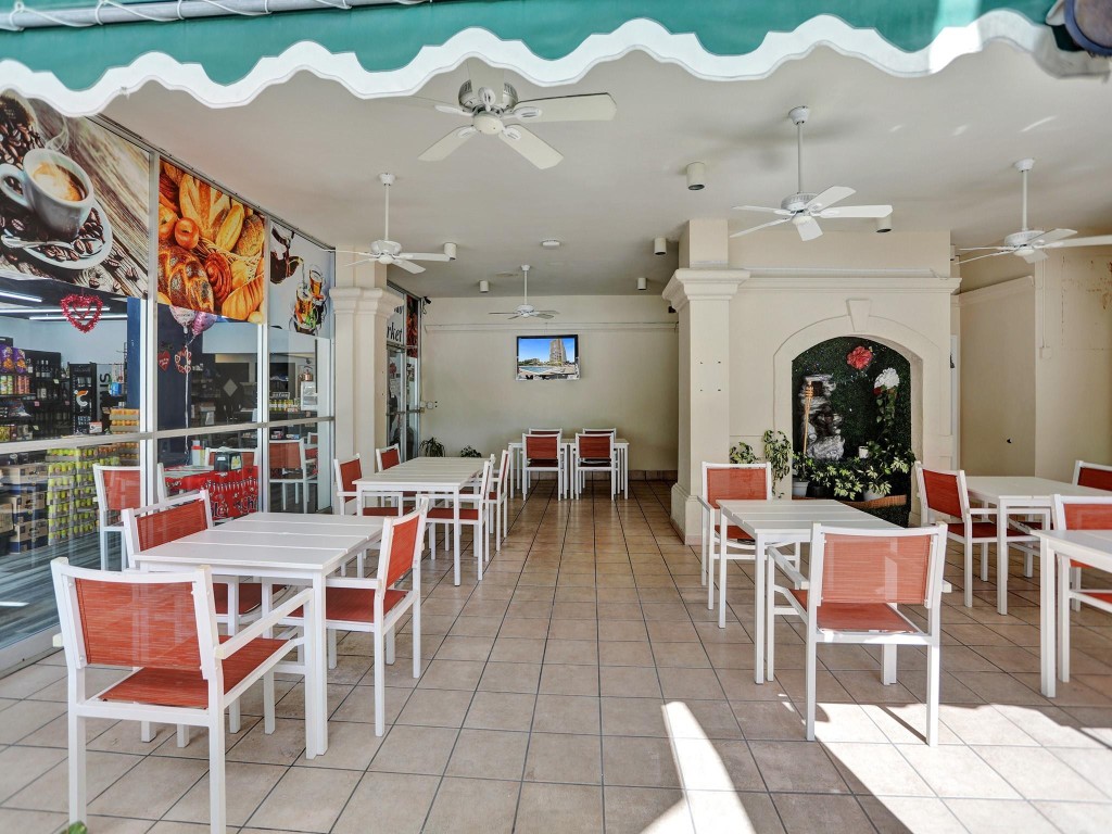 image Del Prado Condo54