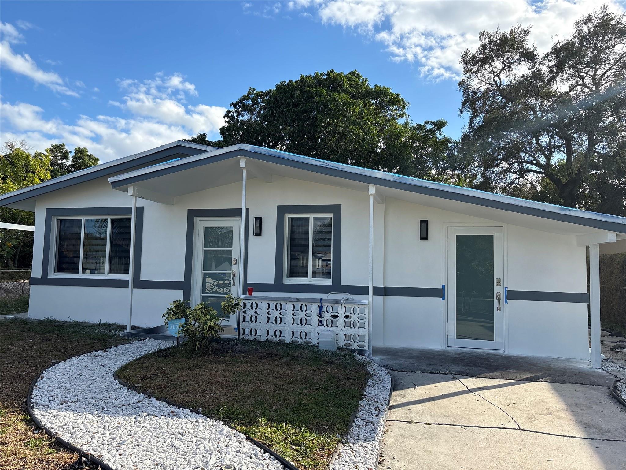 2816 NW 7th St