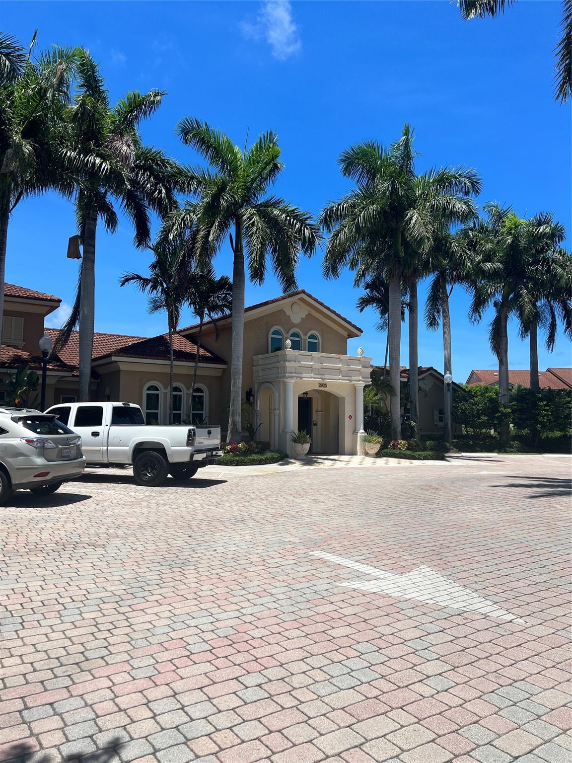 903 Villa Cir #903