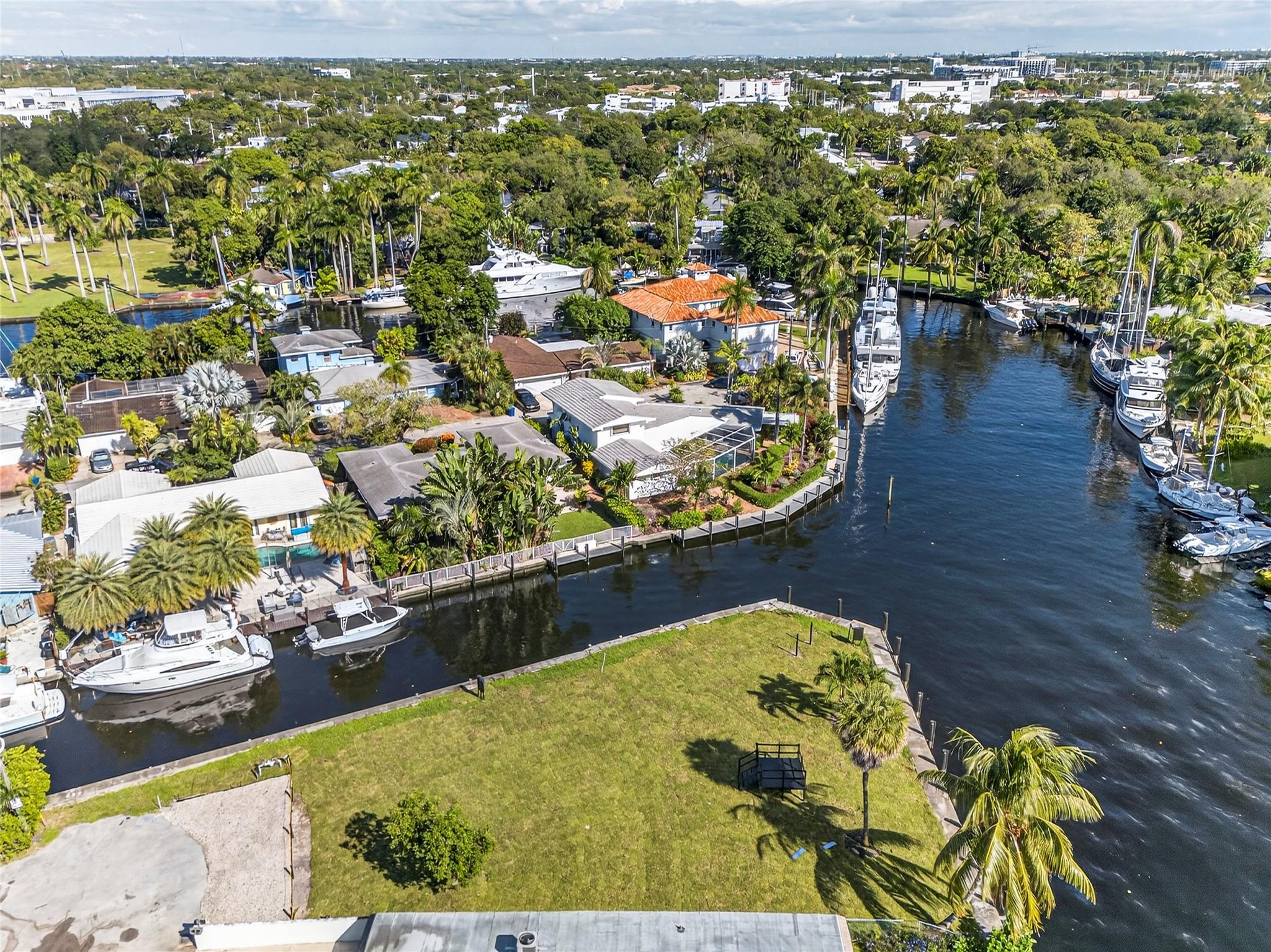 522 SW 9th Ter Fort Lauderdale, FL 33312