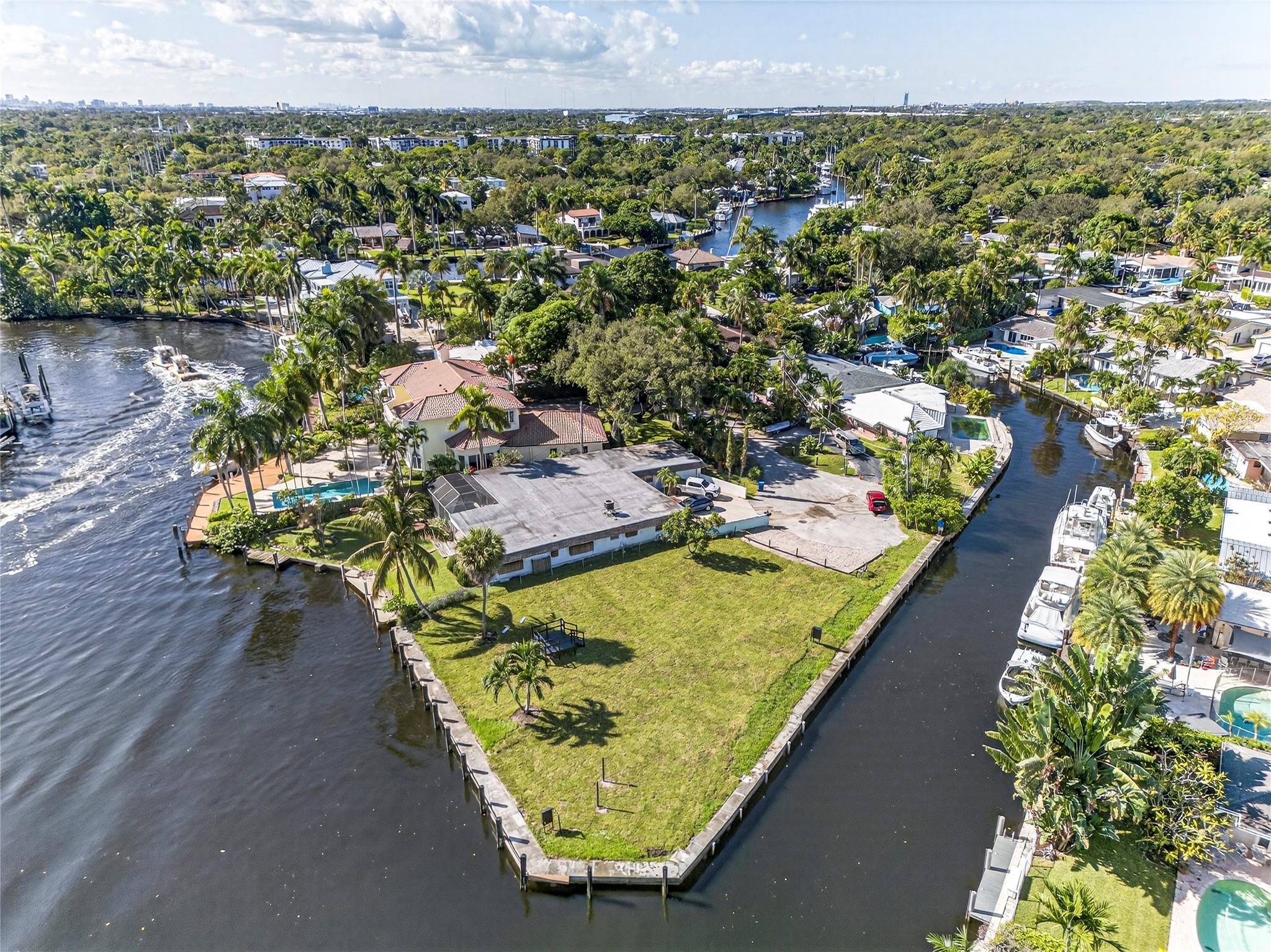 522 SW 9th Ter Fort Lauderdale, FL 33312