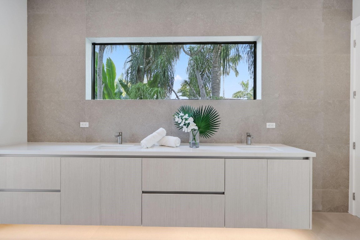 2015 NE 4th Ave Wilton Manors, FL 33305