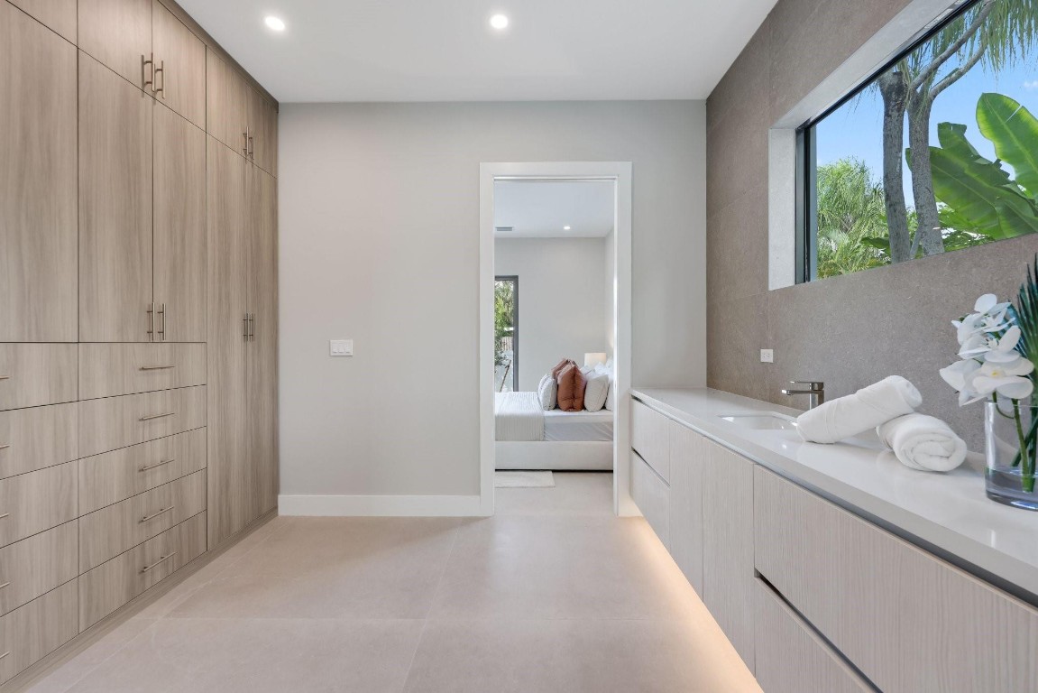 2015 NE 4th Ave Wilton Manors, FL 33305