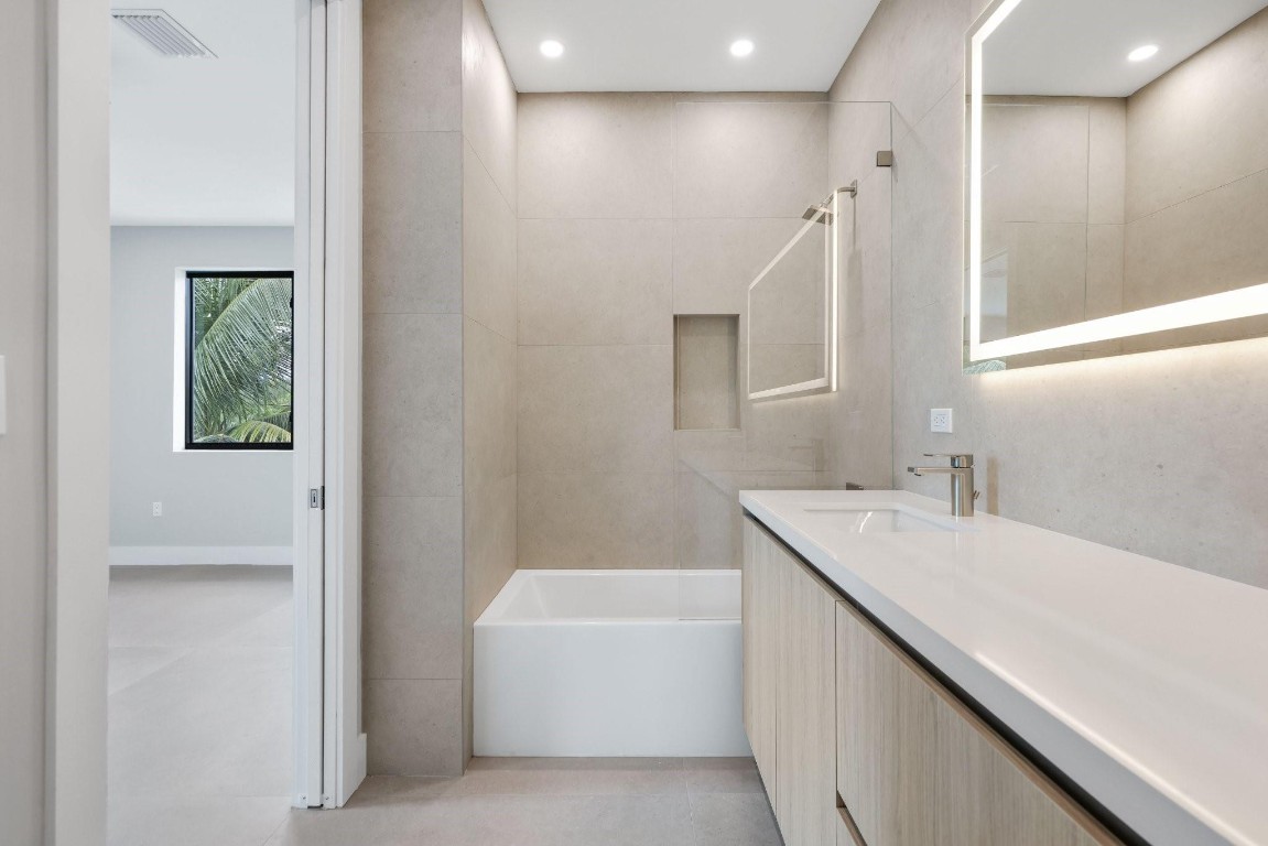 2015 NE 4th Ave Wilton Manors, FL 33305