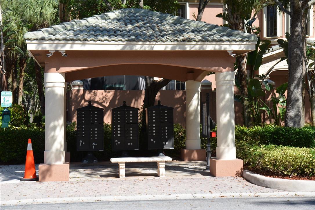 2853 Kinsington Cir #17-1 Weston, FL 33332