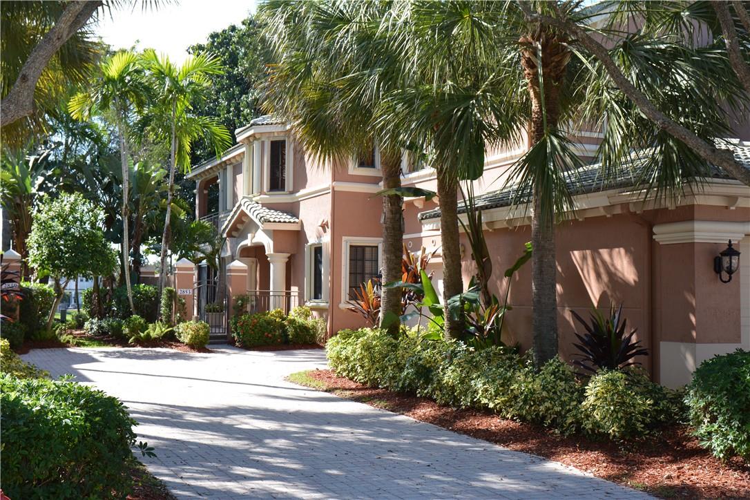 2853 Kinsington Cir #17-1 Weston, FL 33332