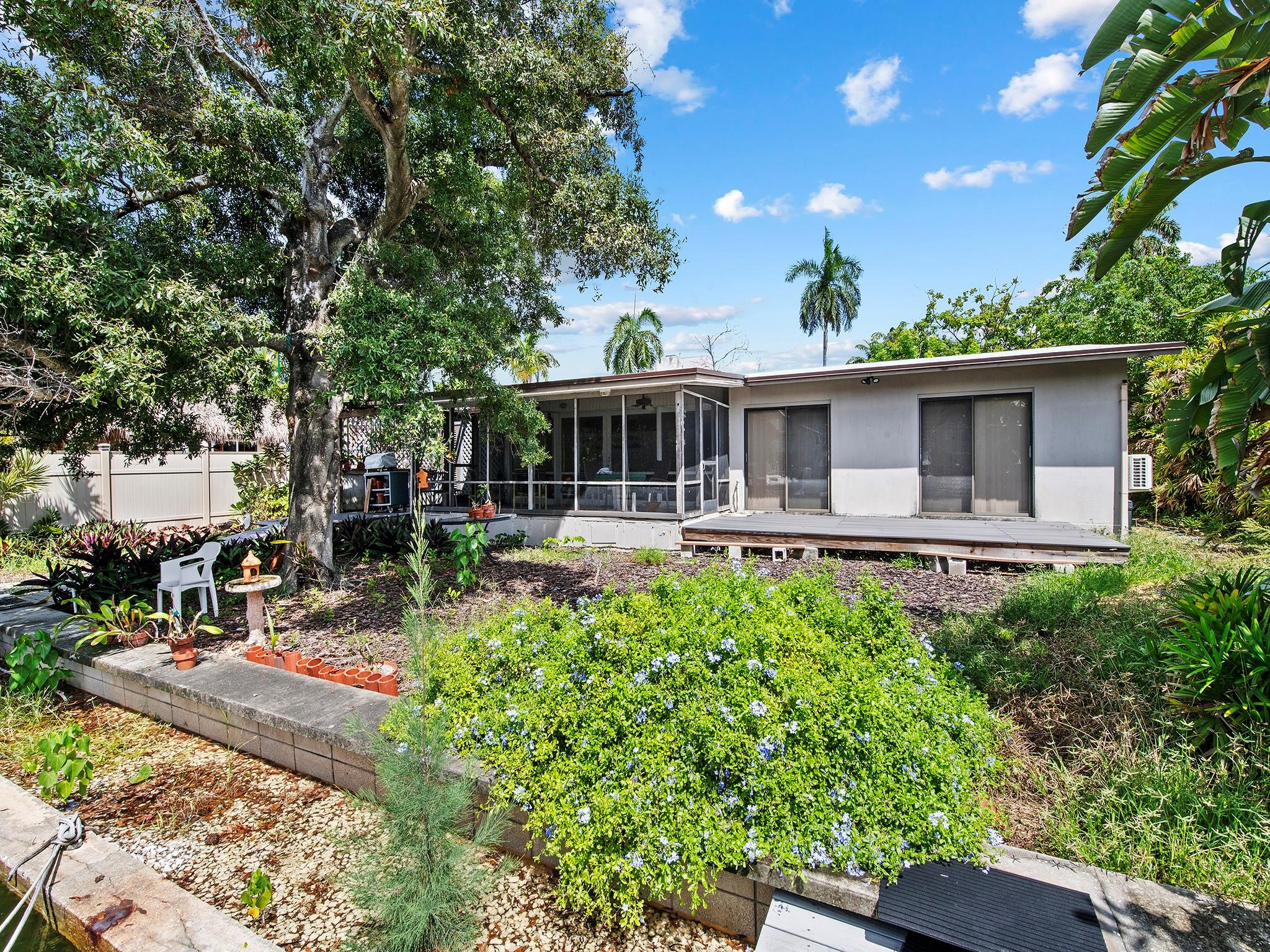 1718 SE 14th St Fort Lauderdale, FL 33316