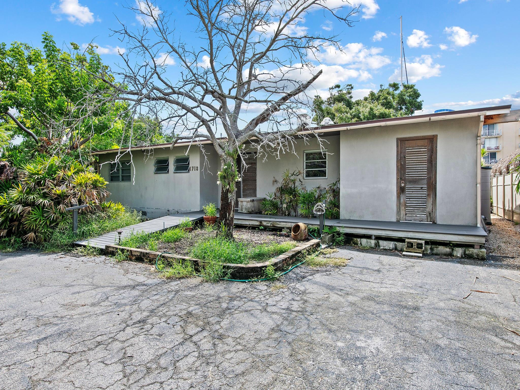 1718 SE 14th St Fort Lauderdale, FL 33316