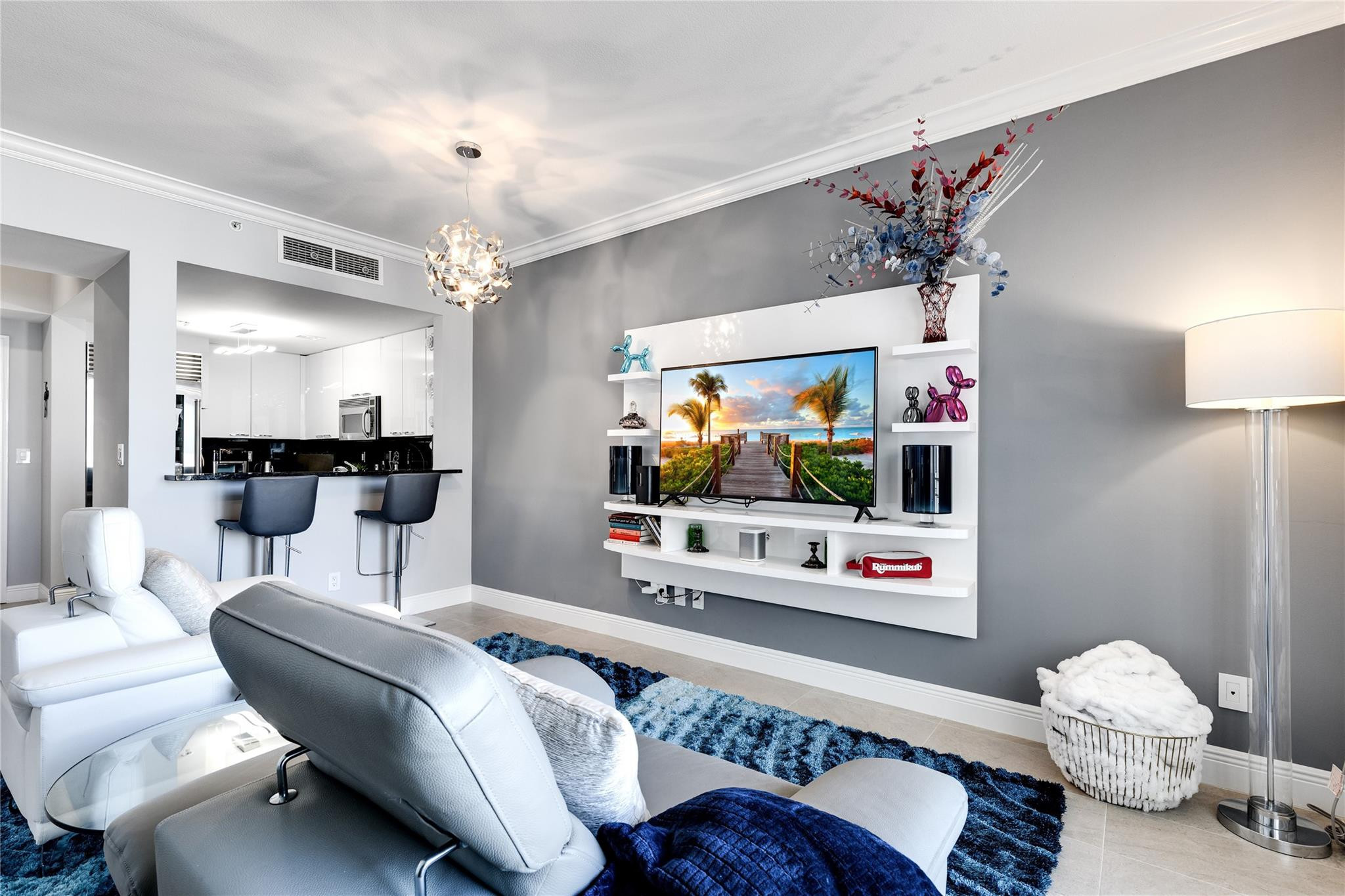 511 SE 5th #2018 Fort Lauderdale, FL 33301