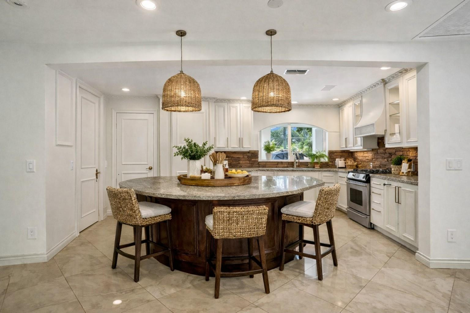 2425 Middle Riv Fort Lauderdale, FL 33305