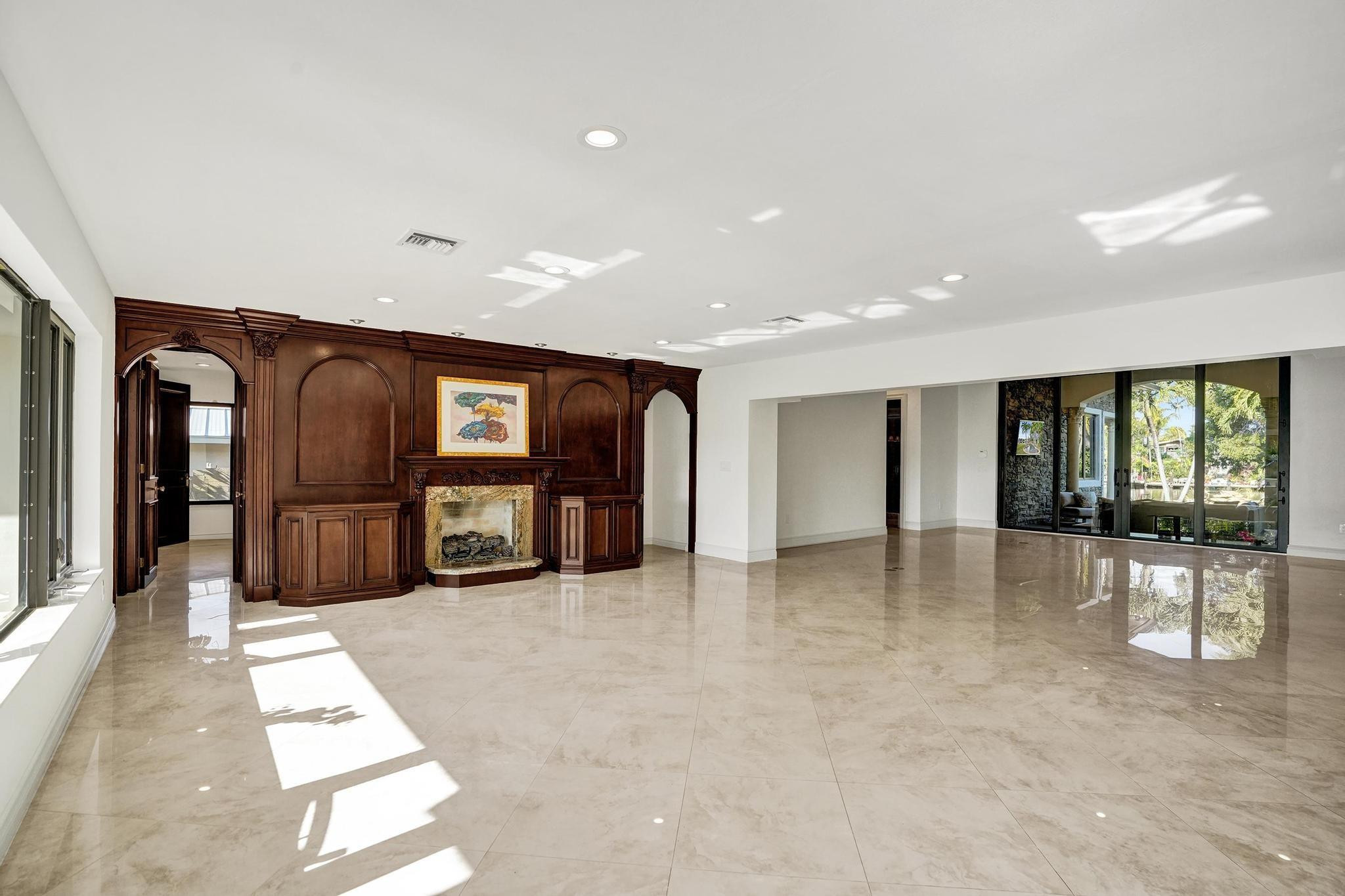 2425 Middle Riv Fort Lauderdale, FL 33305