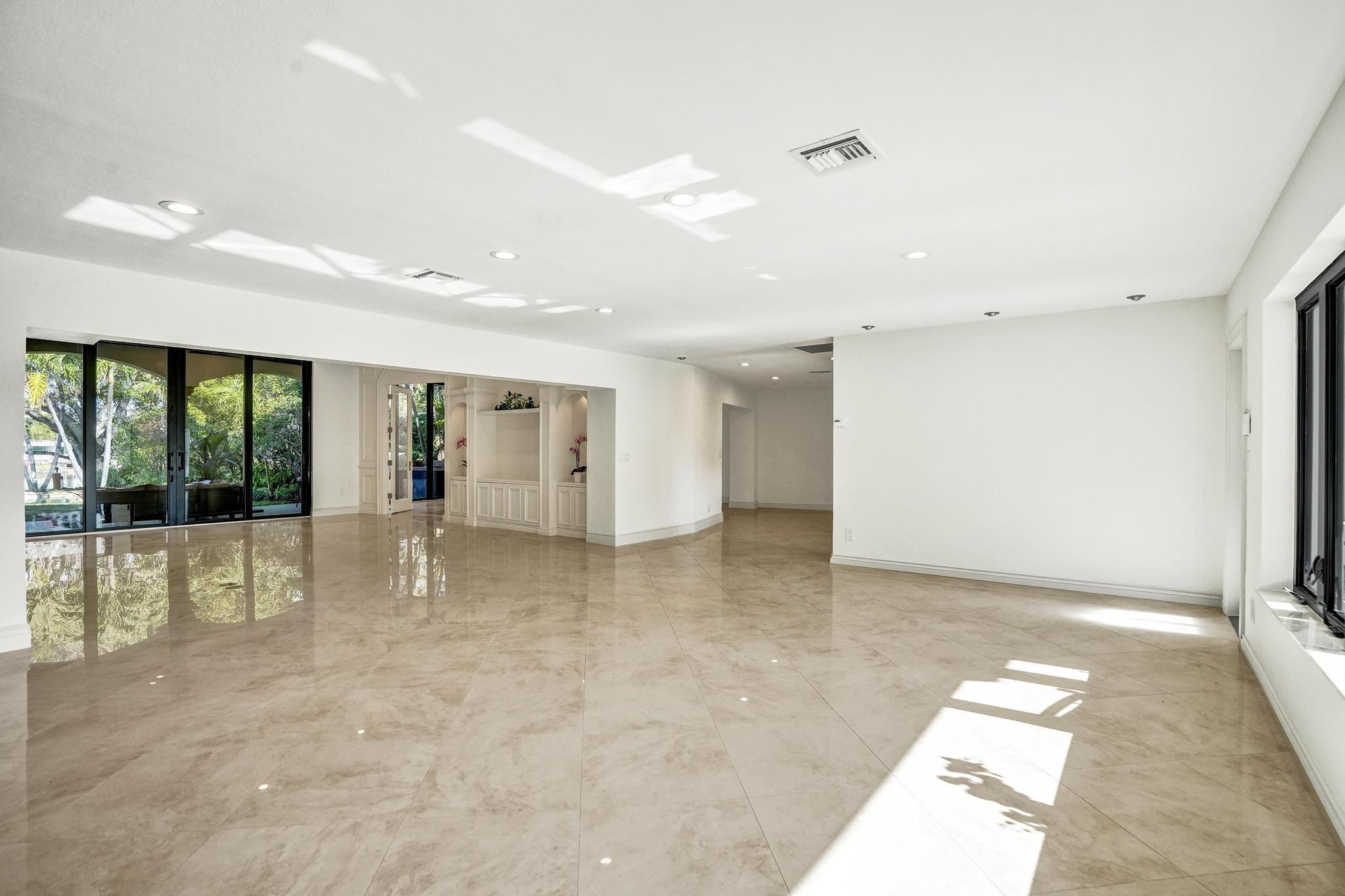 2425 Middle Riv Fort Lauderdale, FL 33305