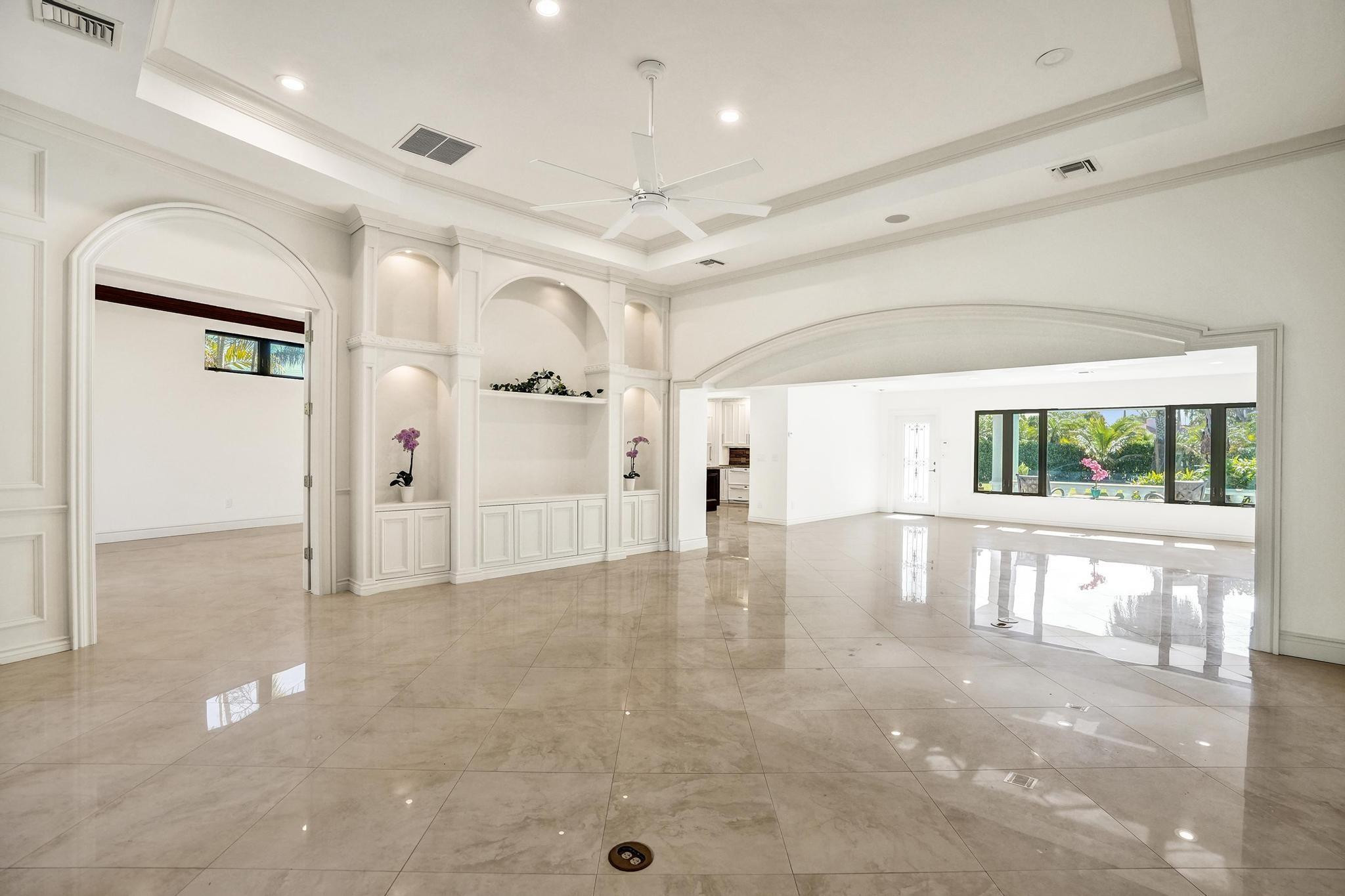 2425 Middle Riv Fort Lauderdale, FL 33305