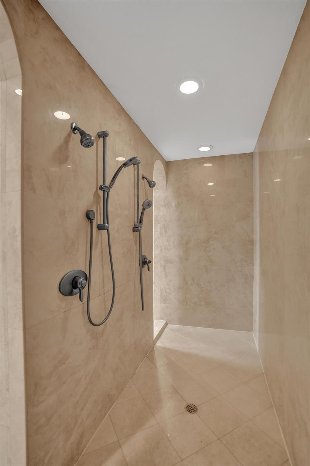 2425 Middle Riv Fort Lauderdale, FL 33305