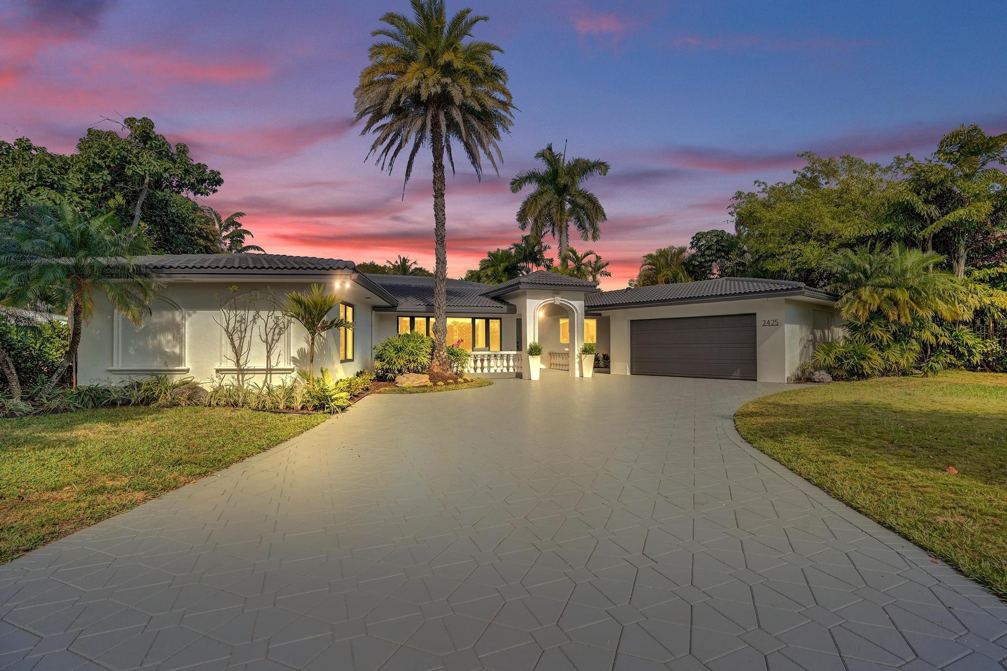 2425 Middle Riv Fort Lauderdale, FL 33305