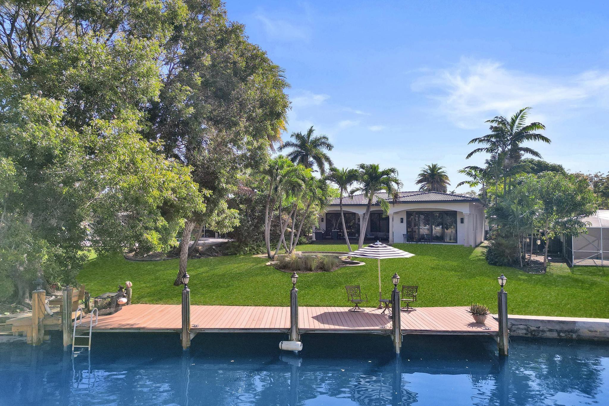 2425 Middle Riv Fort Lauderdale, FL 33305