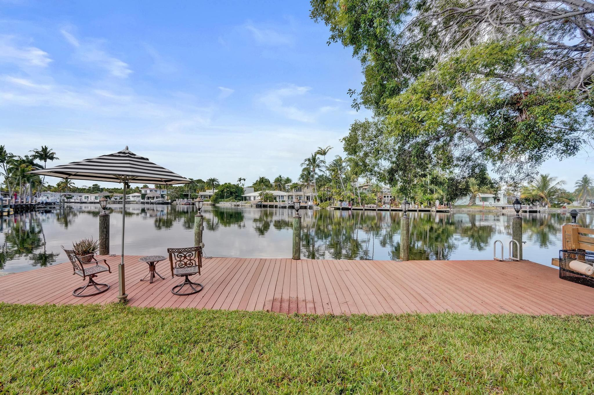 2425 Middle Riv Fort Lauderdale, FL 33305