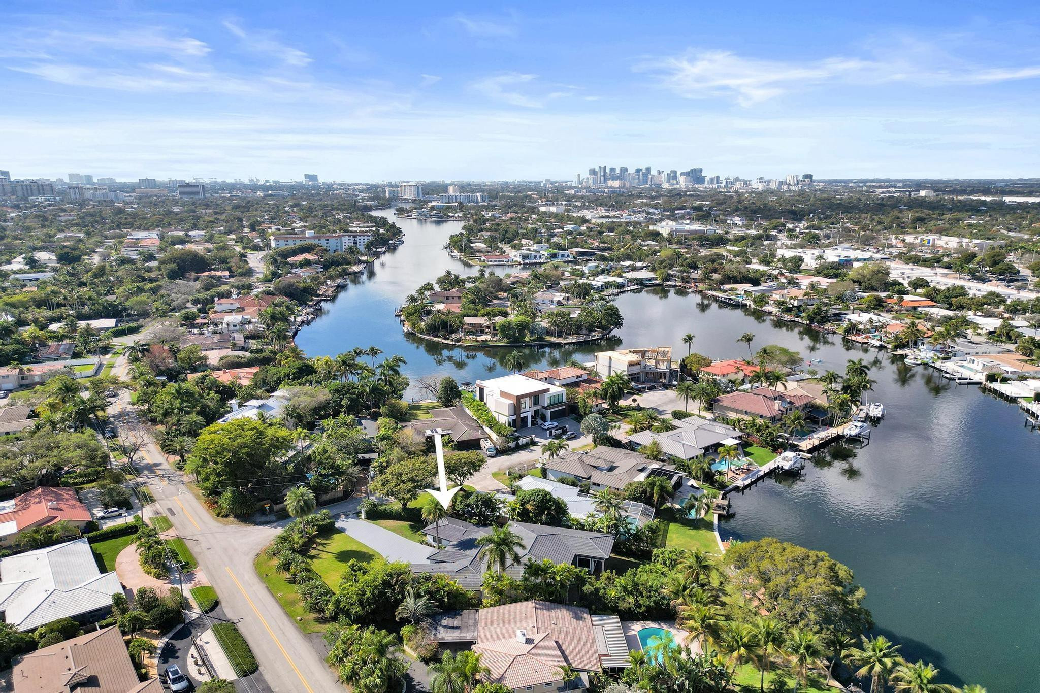 2425 Middle Riv Fort Lauderdale, FL 33305